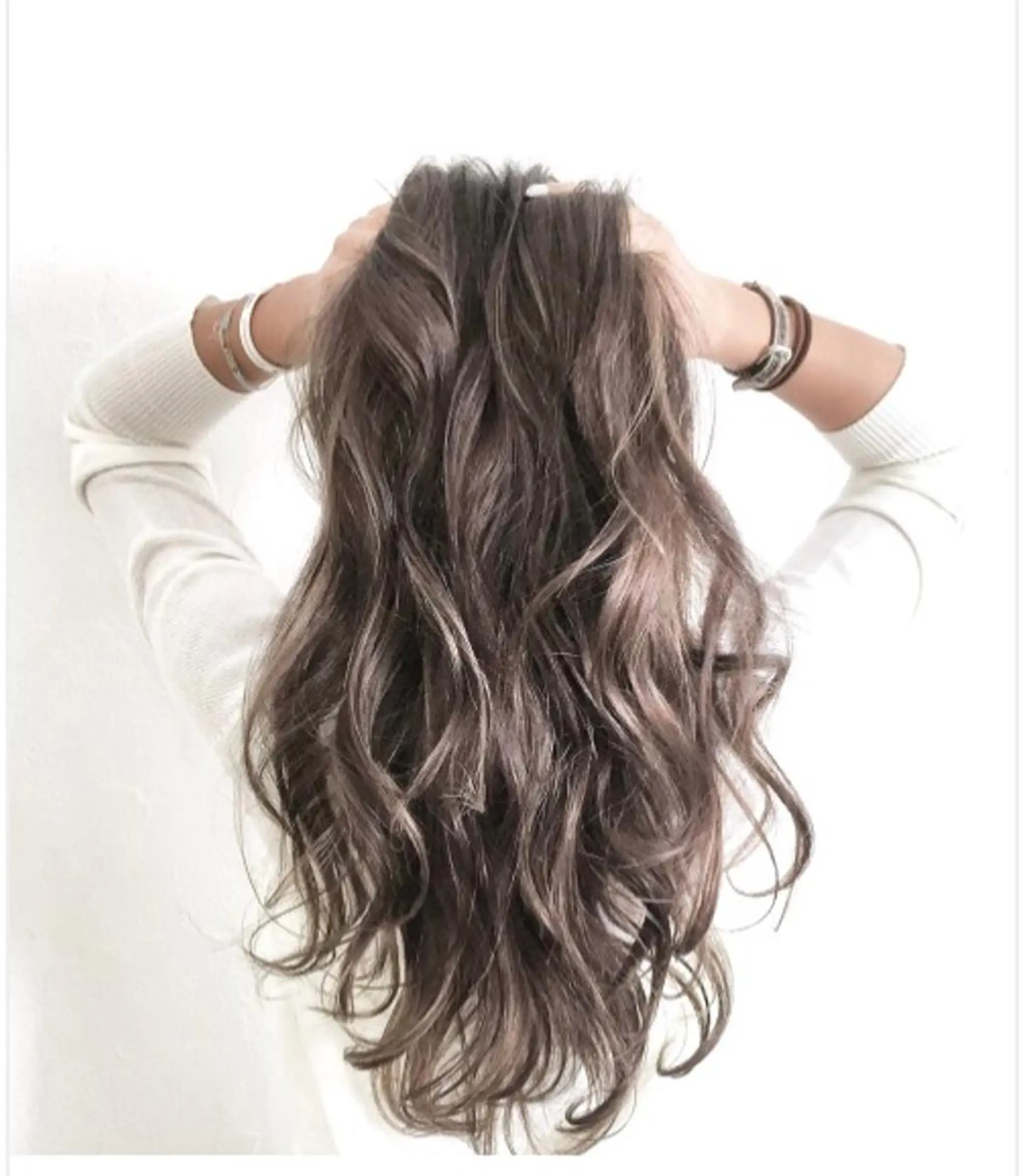 セミロング カラー ベージュカラー ハイライトカラー イルミナカラー ハイライト ケア剤オタク×海外 ヘア長谷川裕起のヘアスタイル