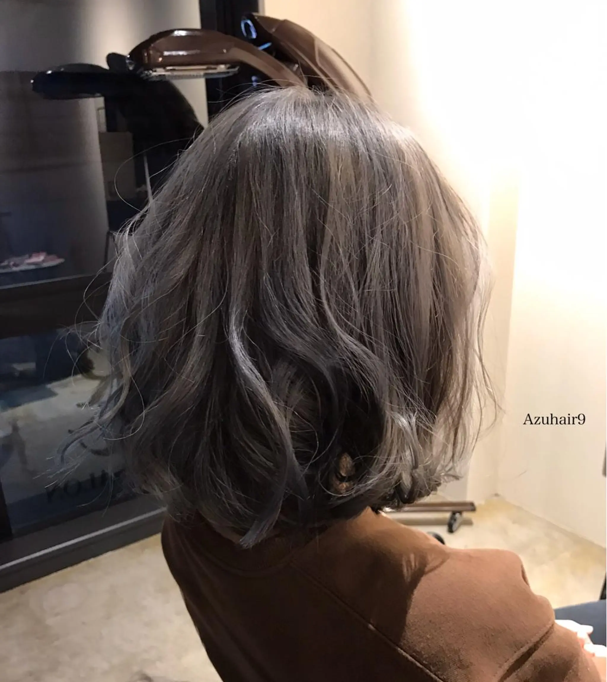 ミディアム カラー ブリーチ ケアブリーチ ダブルカラー シルバー RHAIRSALON 西山梓のヘアスタイル