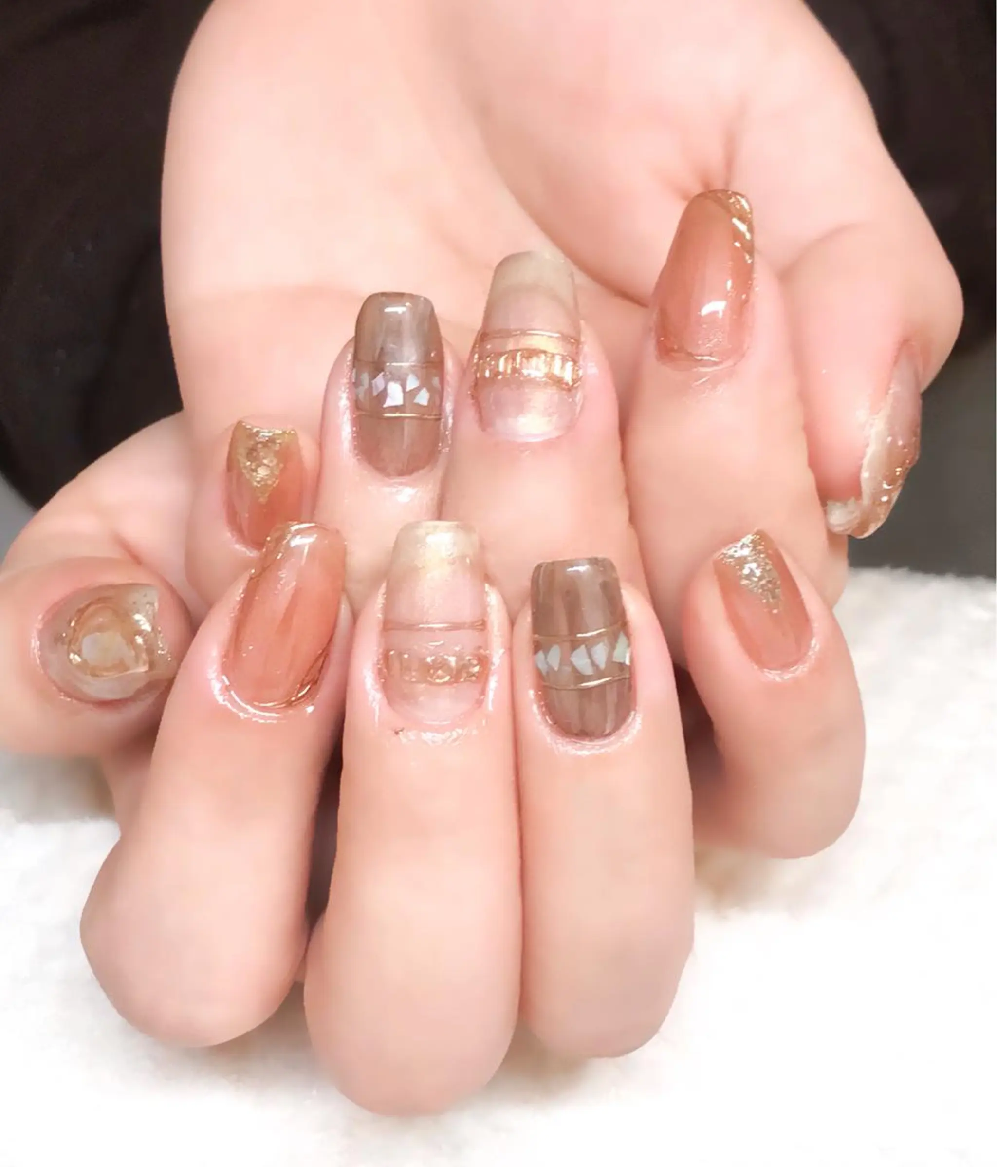 ネイル ブラウン ジェルネイル ゴールド ニュアンスネイル Nyanco Nailのネイルデザイン