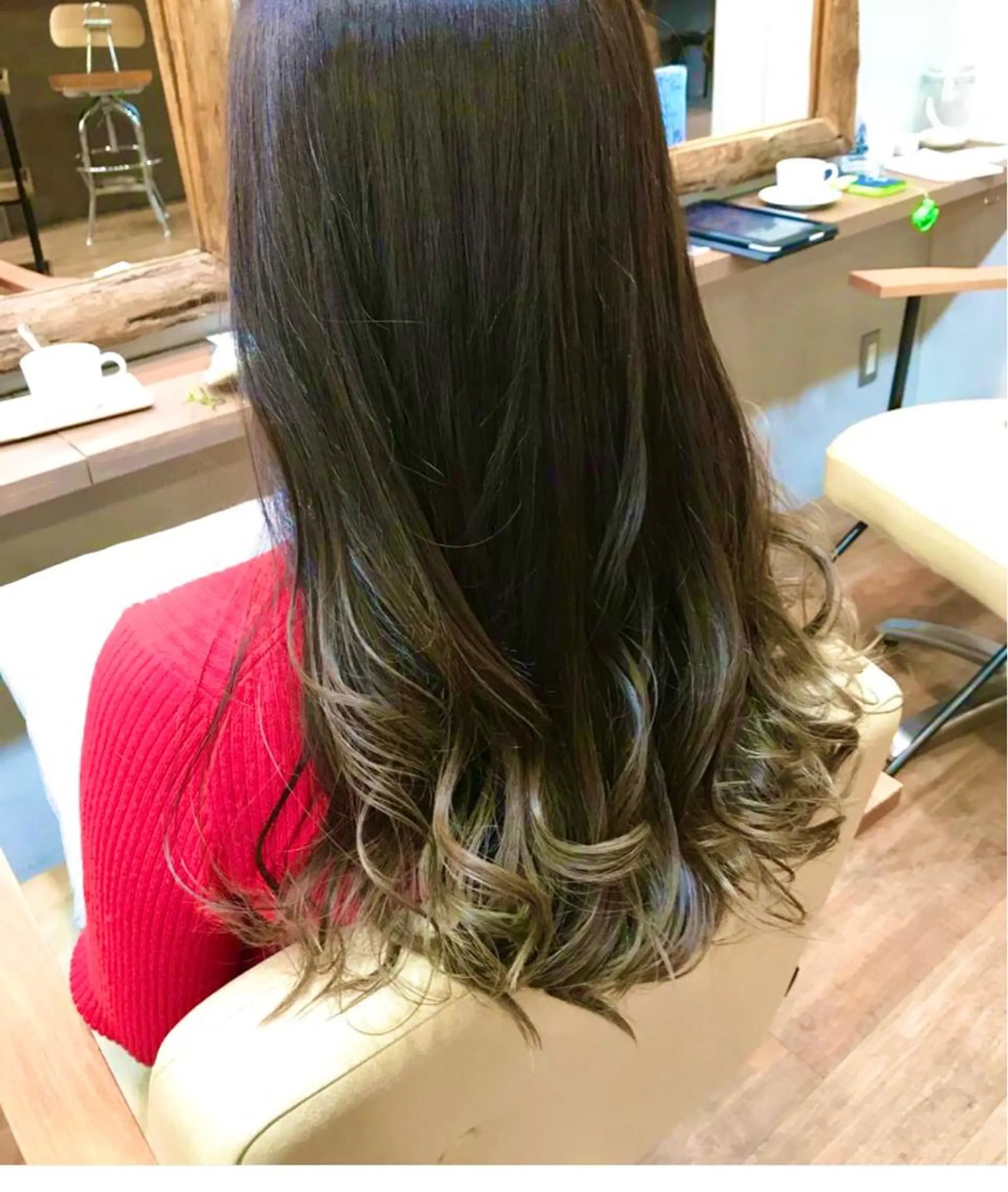 ロング カラー グレージュ オリーブグレージュ オリーブグレー 新井 友菜のヘアスタイル