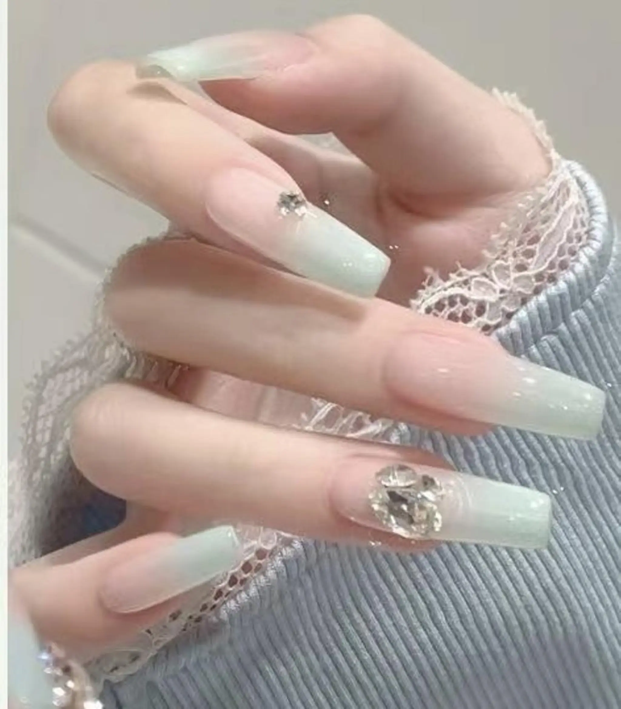 ネイル オーロラネイル チークネイル 長さ出し フットネイル フレンチネイル ハンドネイル リラネイル Aikenのネイルデザイン