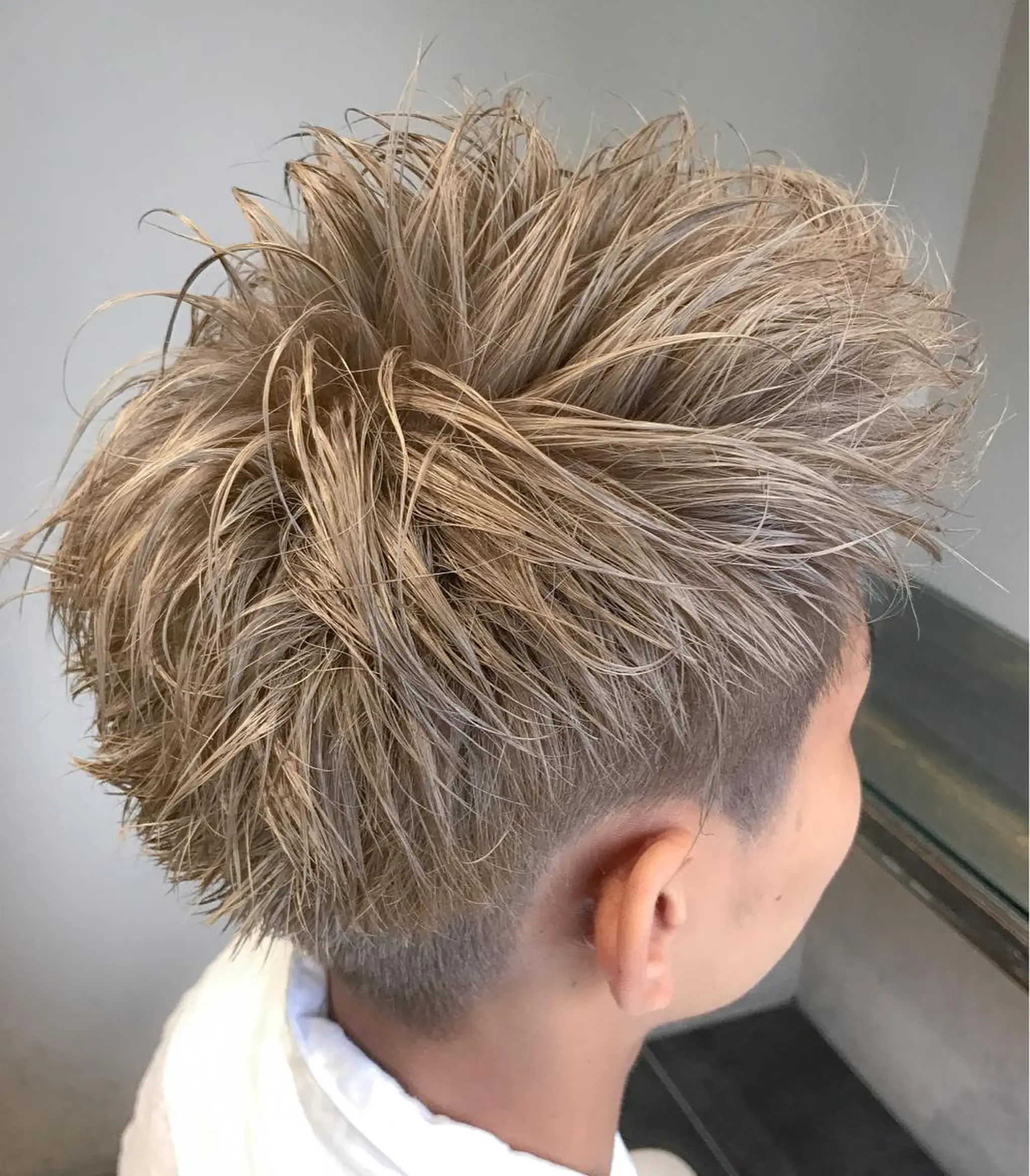 カラー メンズ メンズブリーチ ブリーチ ダブルカラー 【1日2名様限定】 AFLOAT白川雄副のヘアスタイル