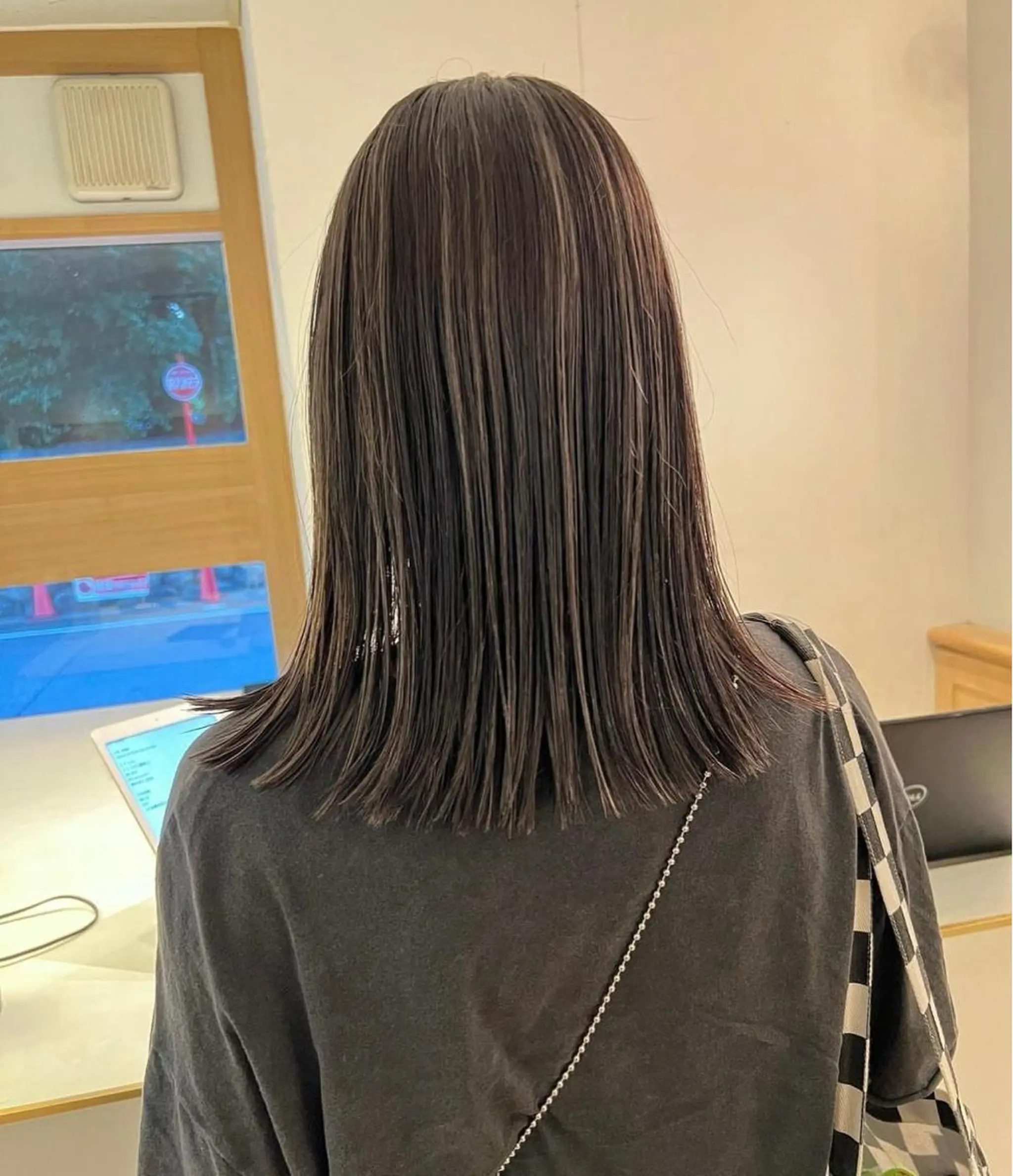 ミディアム ボブ/ハイトーン YUIのヘアスタイル