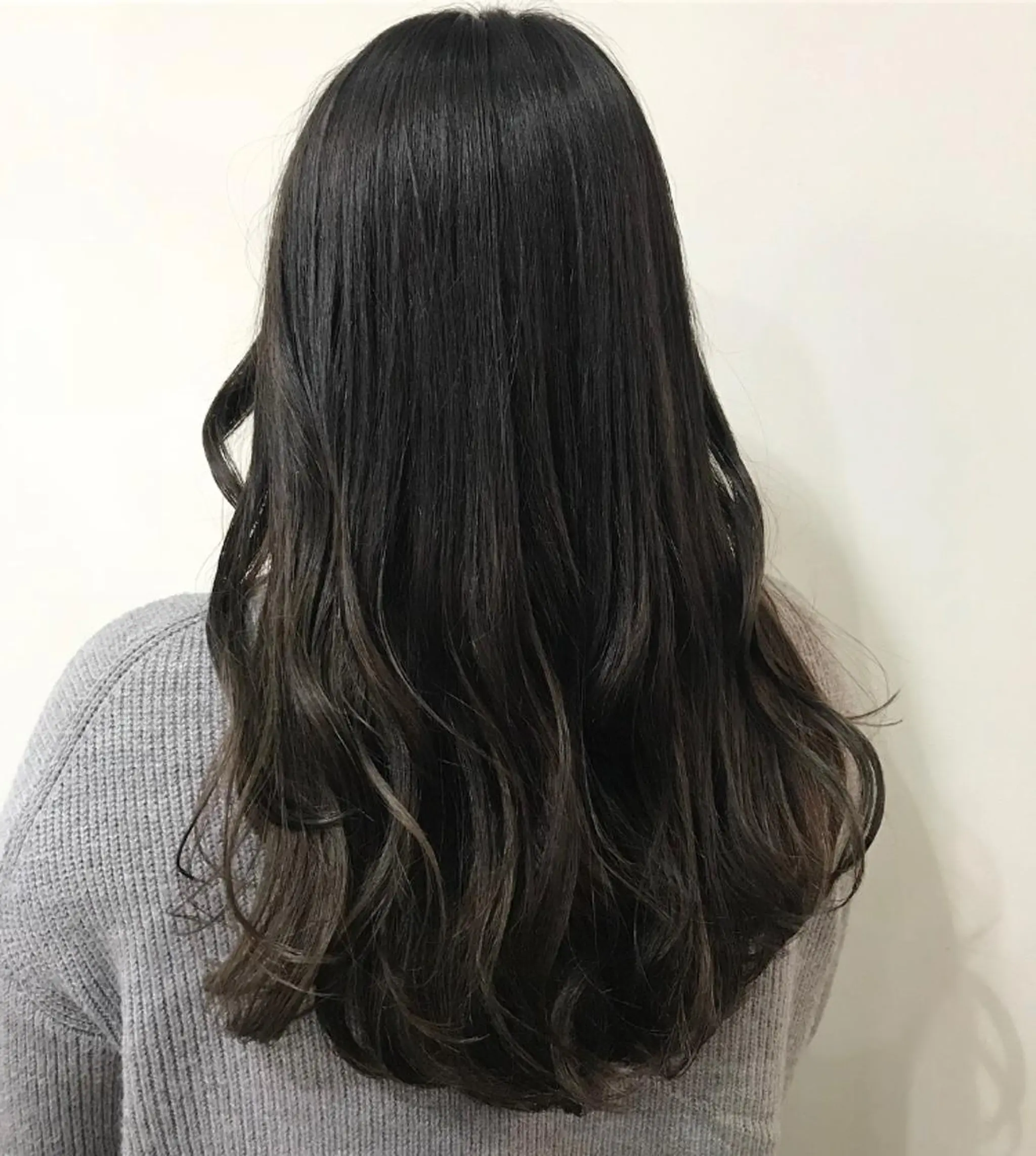 ロング カラー いけだ　ひかり ハイライトくびれヘアのヘアスタイル