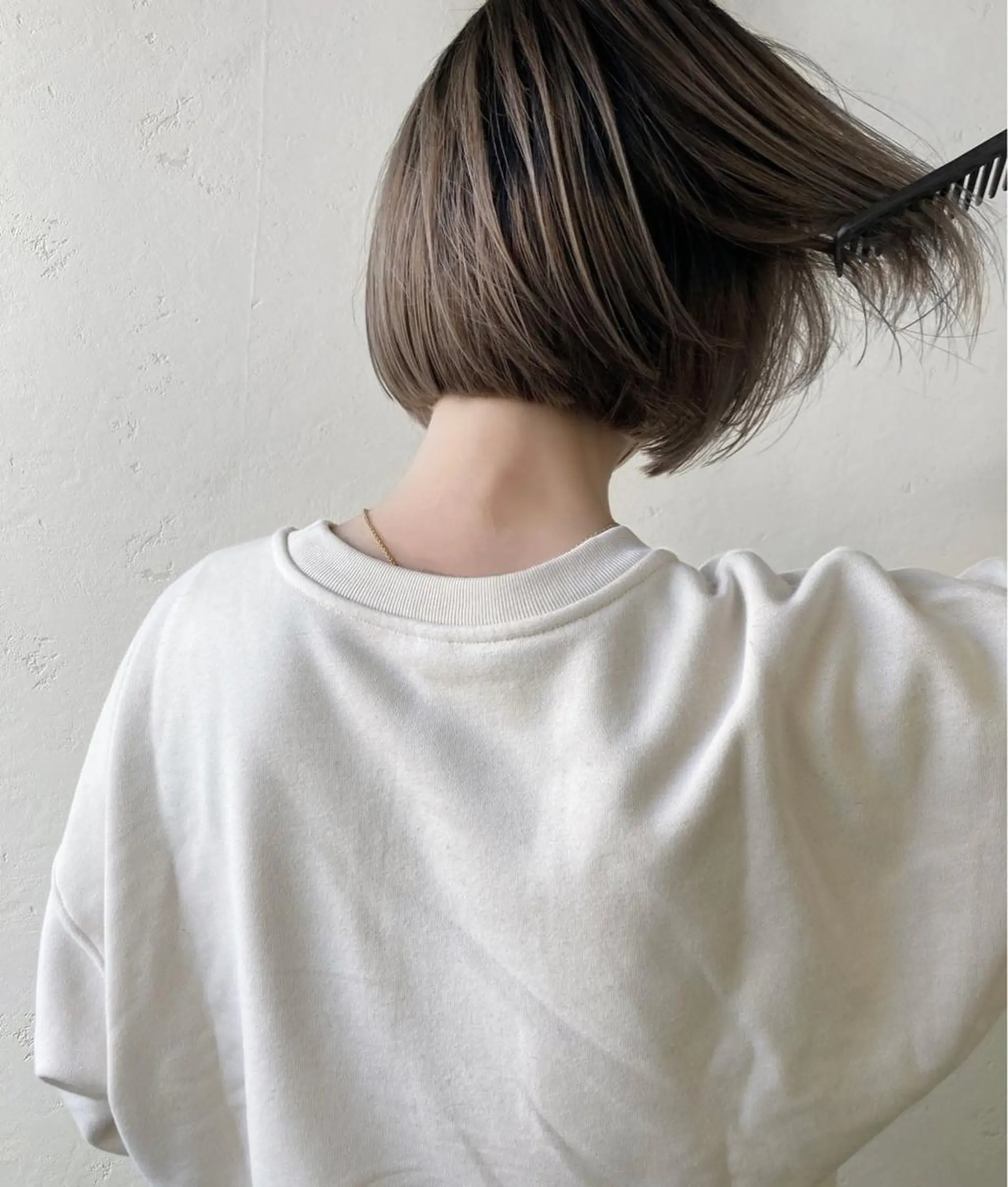 ショート カラー 前下がりボブ アッシュ ベージュカラー 透明感カラー ダブルカラー ➖石江 雷蔵➖のヘアスタイル