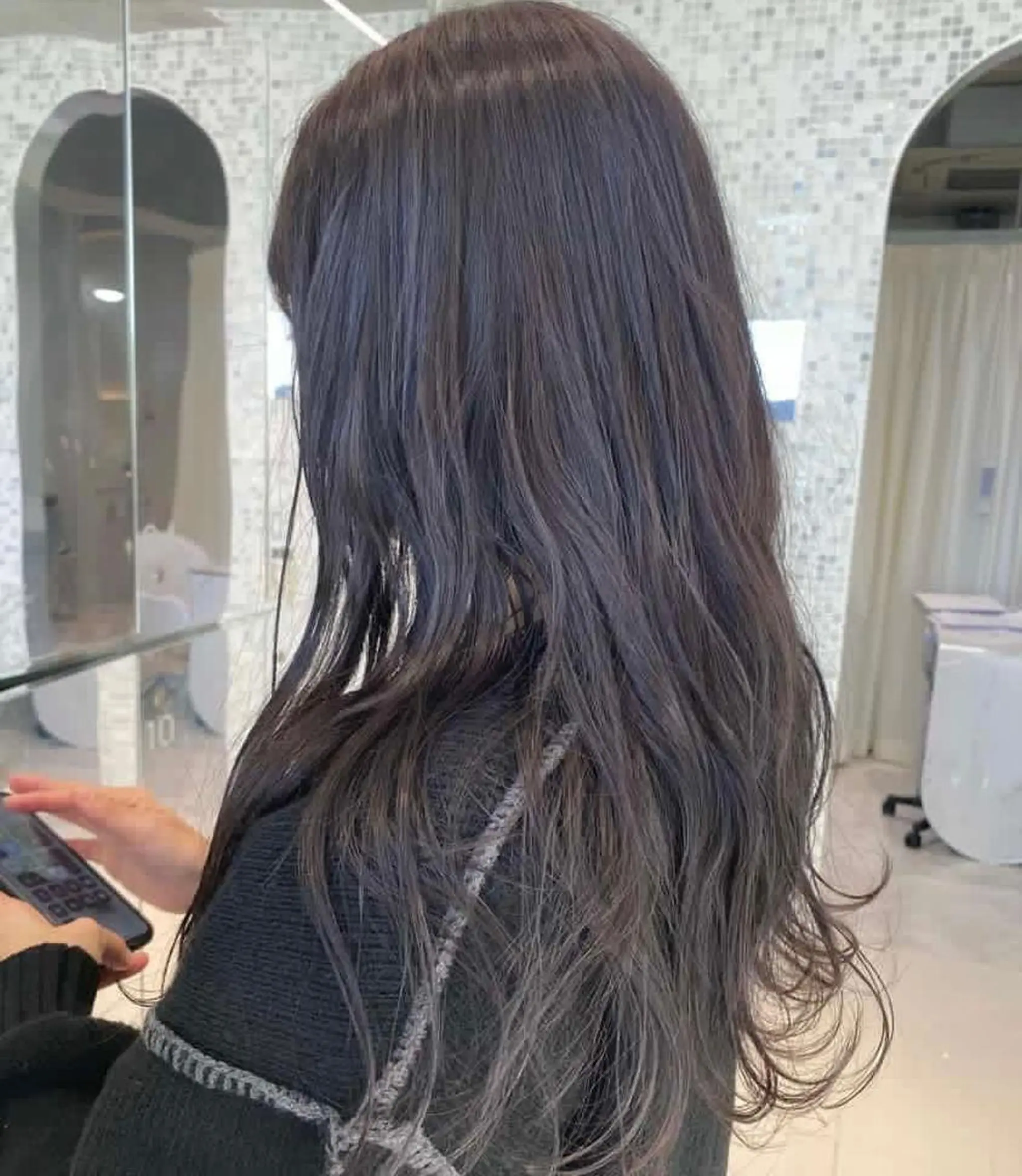 ロング カラー パーマ ヘアアレンジ 透明感カラー グレージュ 押切 響　のヘアスタイル