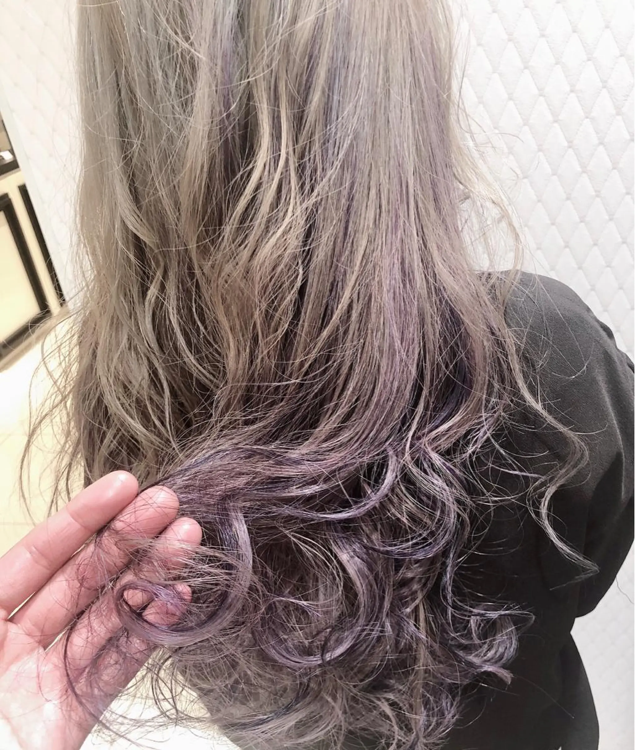 セミロング カラー ハイライトカラー パープルカラー ハイライト ヘアカラー トリートメント 難しい髪質の縮毛矯正 高岡/射水/髪質改善のヘアスタイル