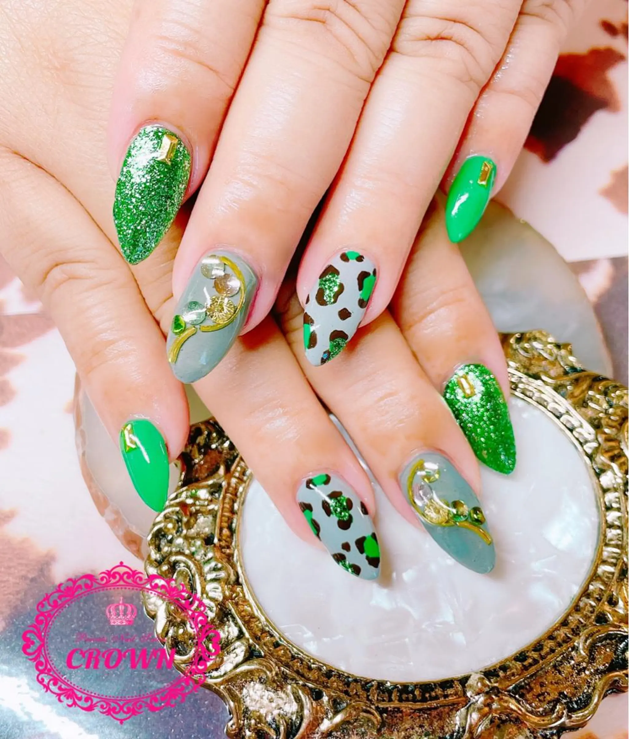 ネイル CROWN プライベートサロンのネイルデザイン