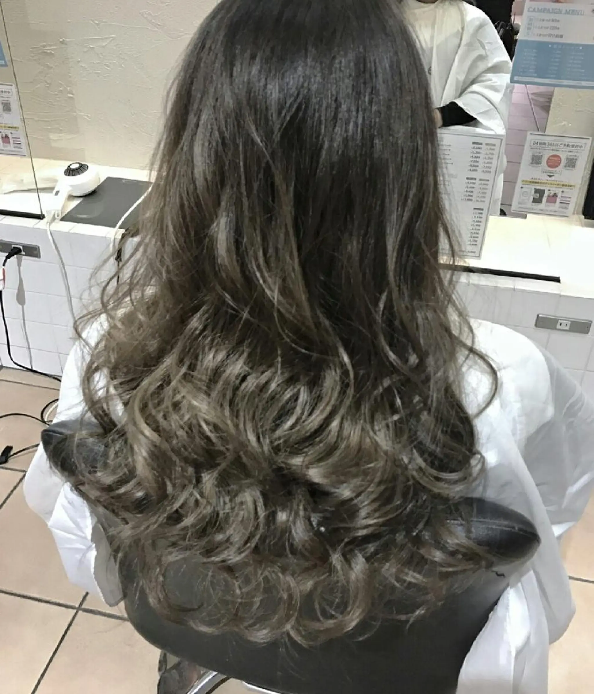 セミロング カラー 【髪質改善美容師】t occa茨木篠原健太のヘアスタイル