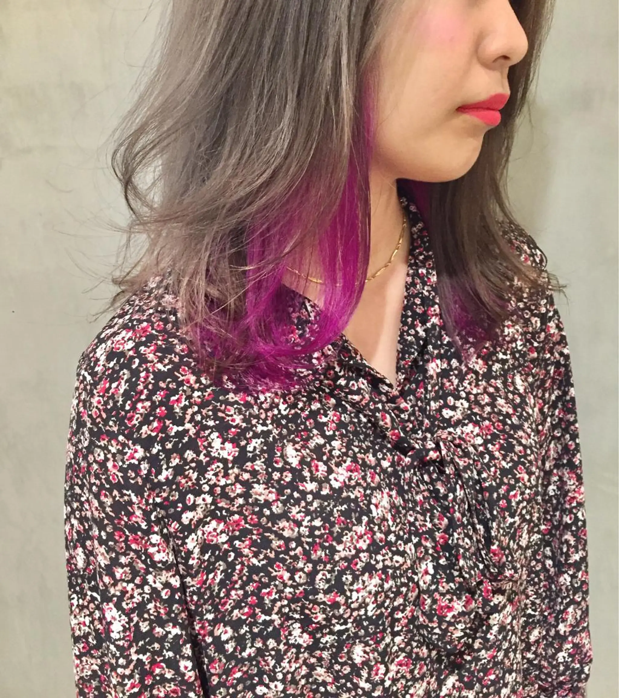 ミディアム カラー グレージュ バイオレットカラー 大西 直人のヘアスタイル