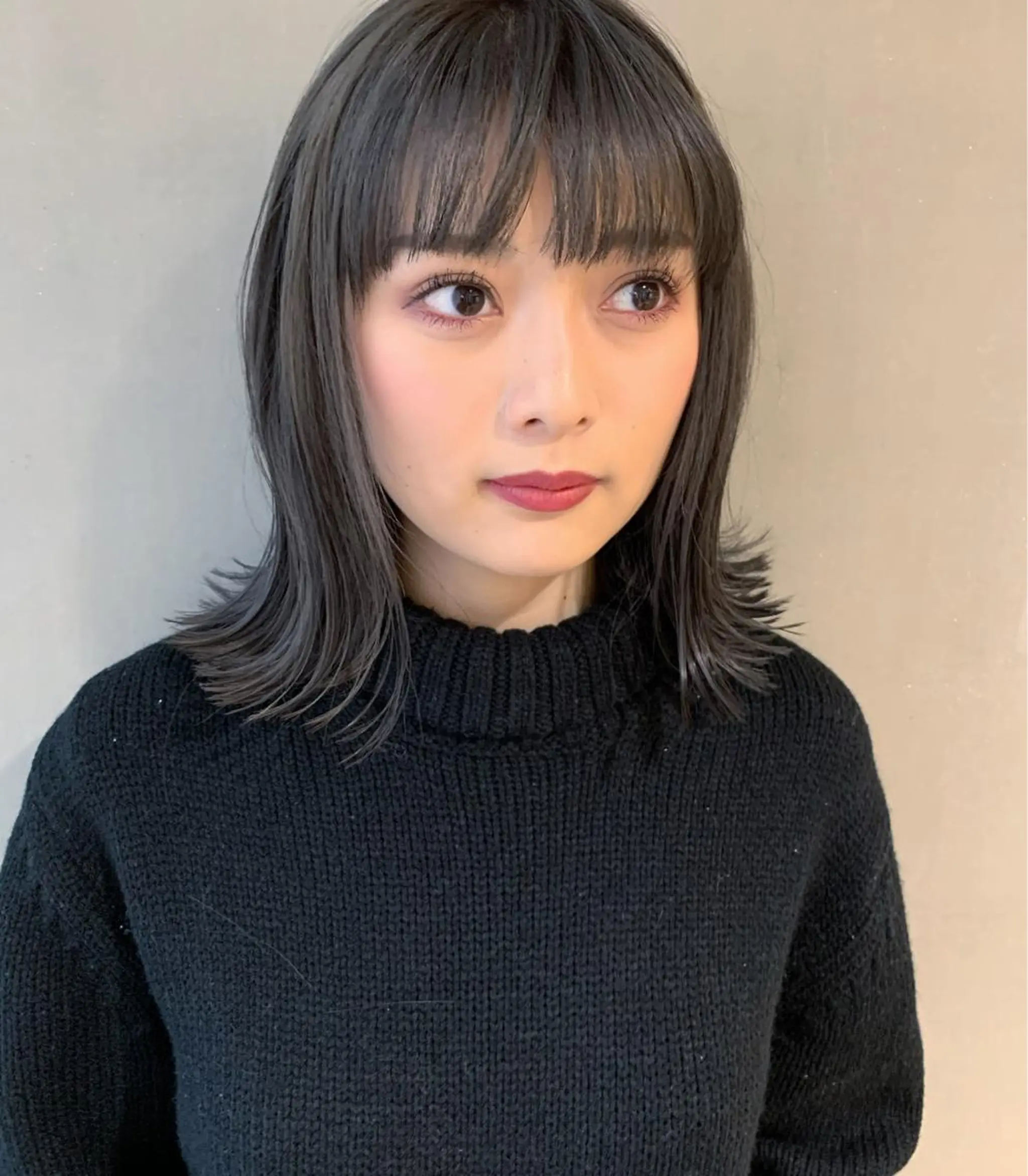 ミディアム カラー アディクシーカラー ダークグレー ボブ ウルフレイヤーカット /チヒロのヘアスタイル