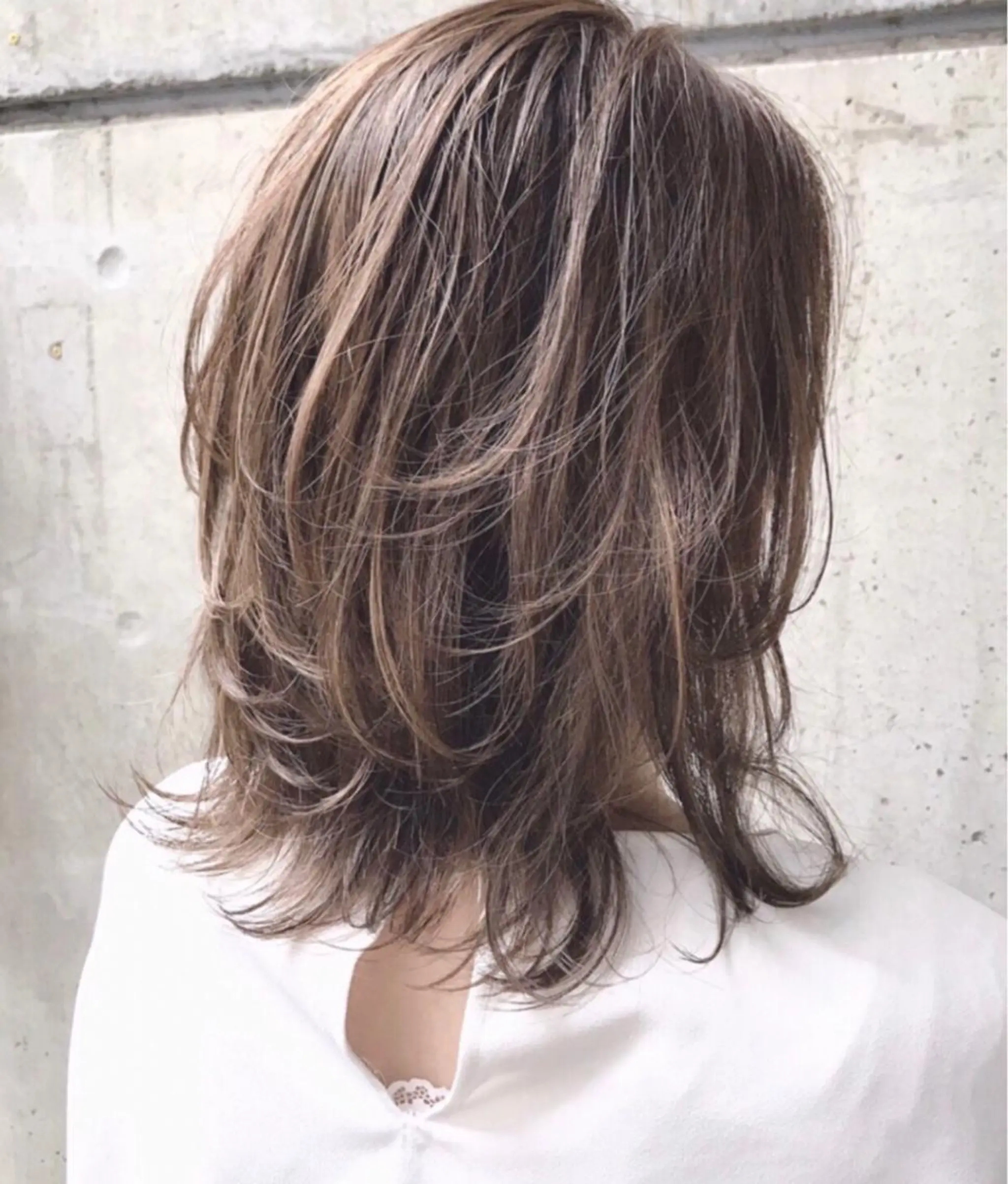 ミディアム カラー ミディアムパーマ アッシュ ベージュカラー ブルーカラー グレージュ ヘアカラー DX  SHARE  SALON 　SHIBUYA所属・AKI アキのヘアスタイル