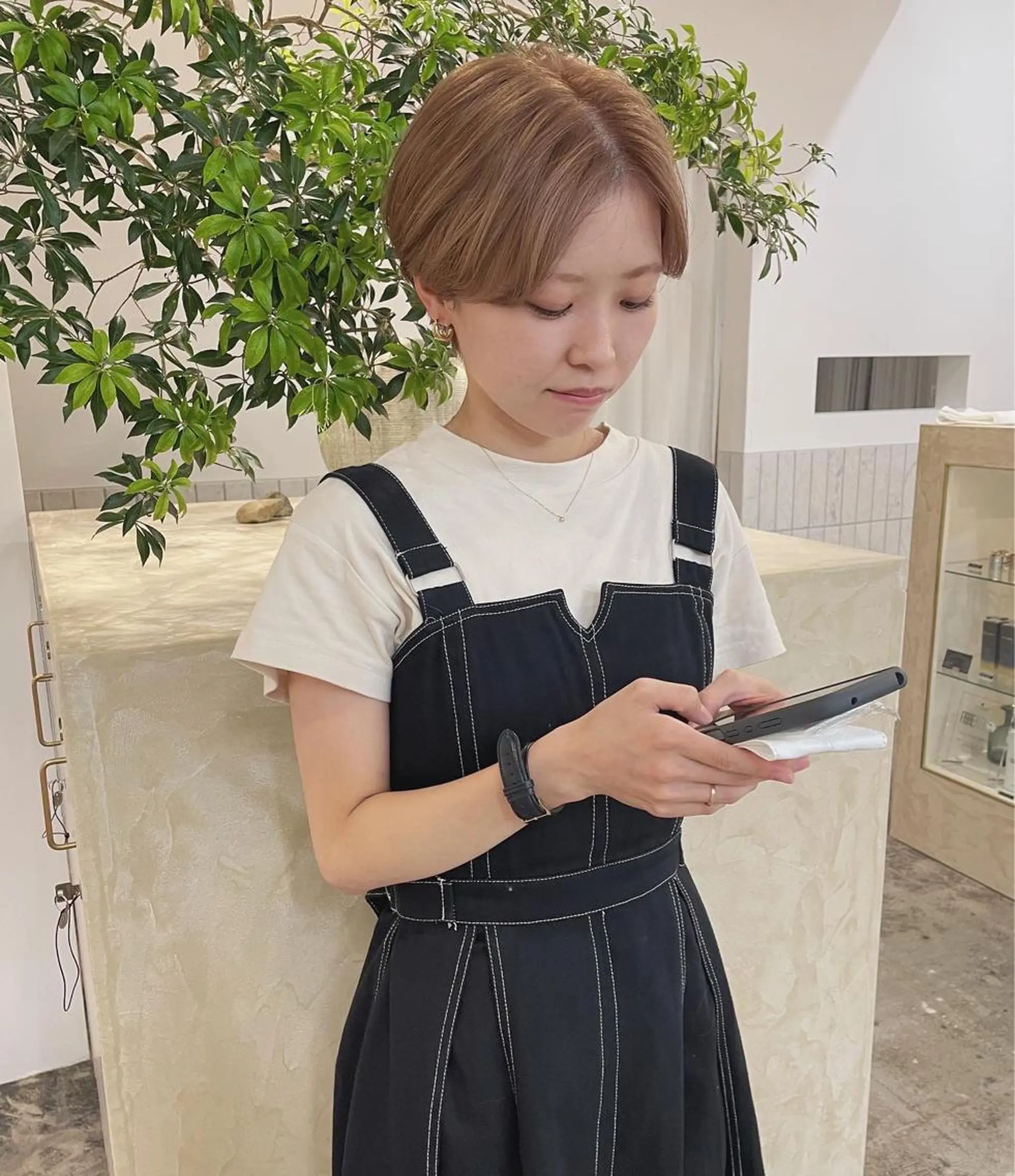 ショート カラー ハンサムショート ベージュカラー ブリーチ ケアブリーチ 透明感カラー スギヤマ ショウゴのヘアスタイル