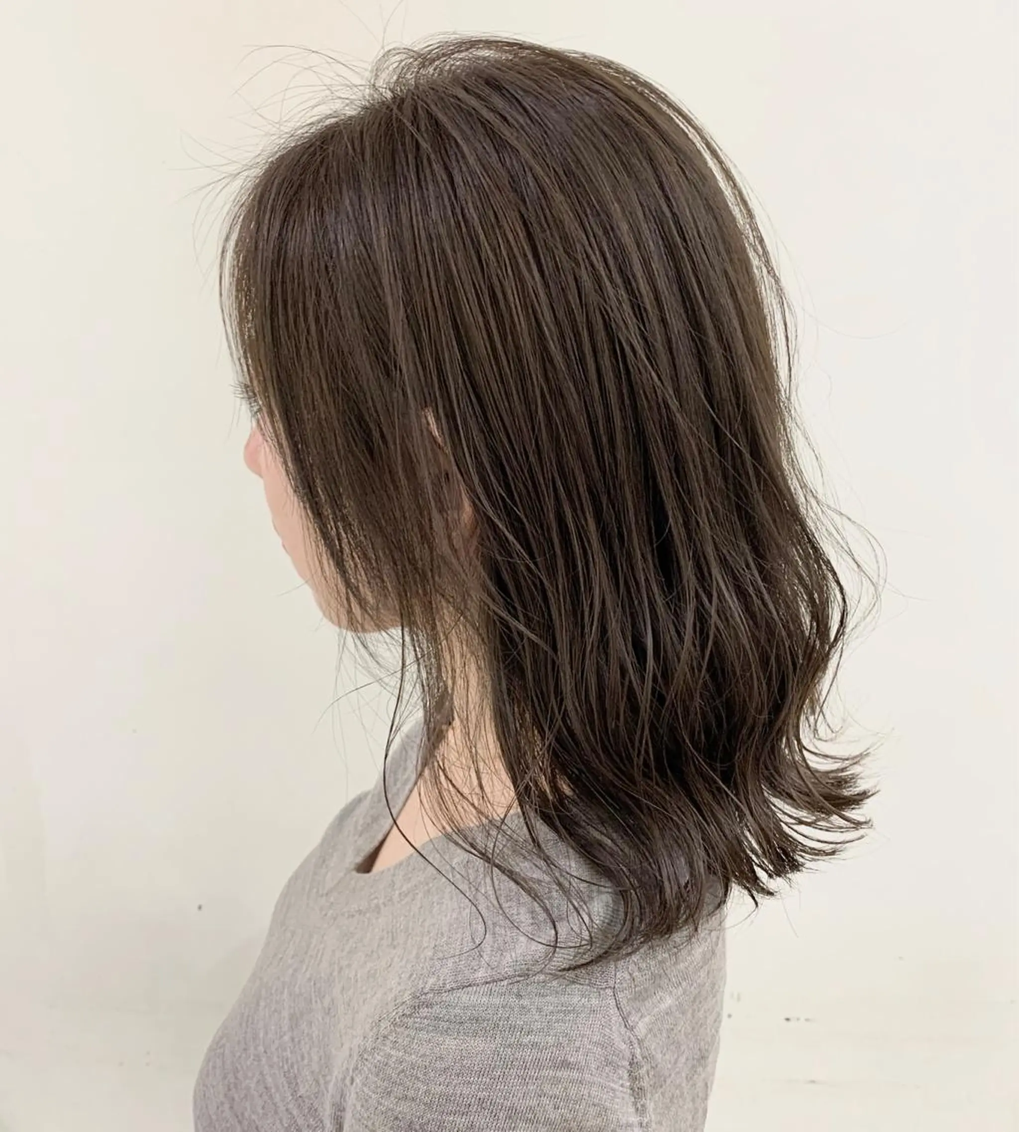 カラー ブリーチ グレージュ カーキグレージュ ブリーチなしカラー 窪田 椋介のヘアスタイル