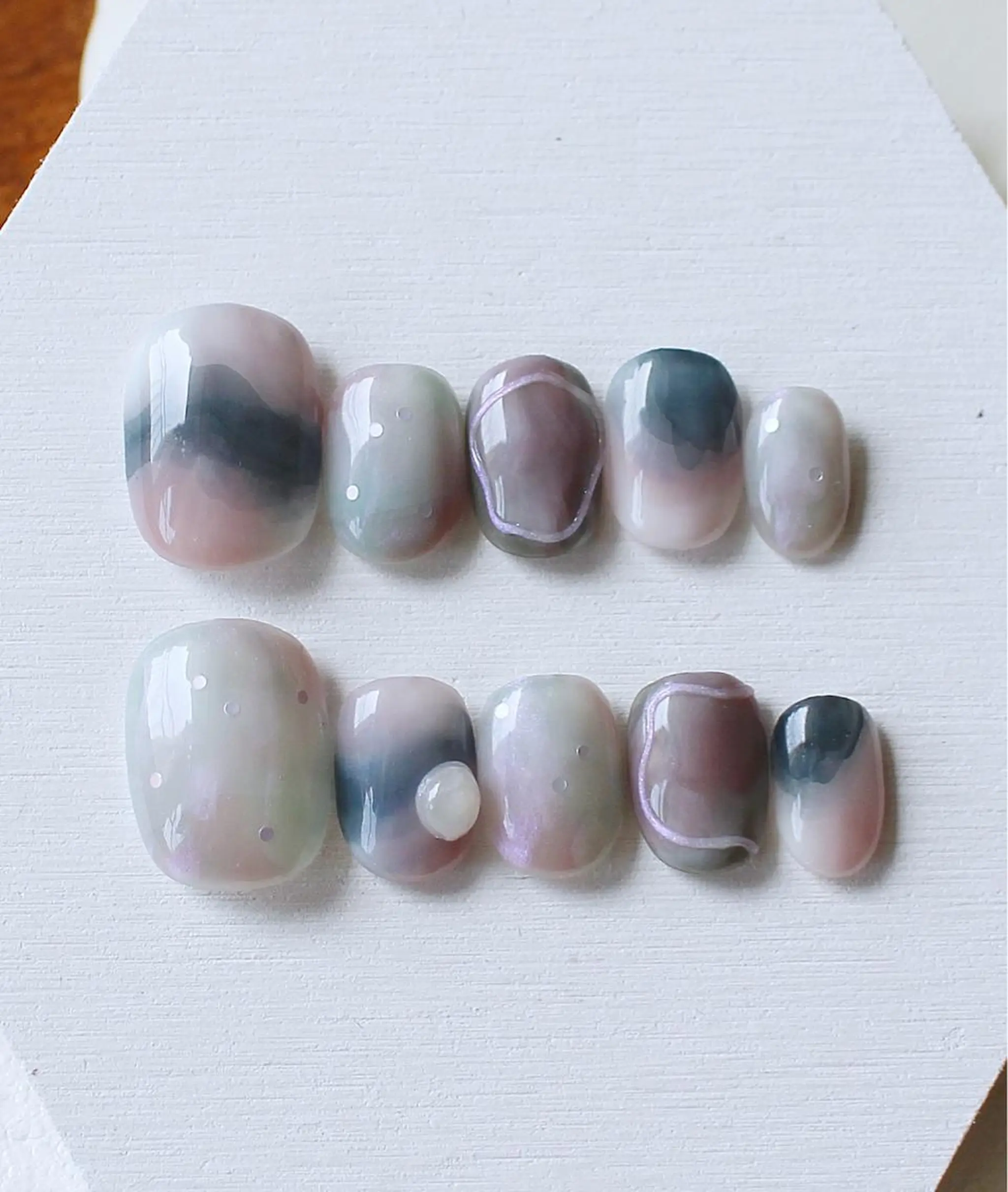 ネイル グリーン ホログラムネイル ニュアンスネイル パープル Baku Nailsのネイルデザイン