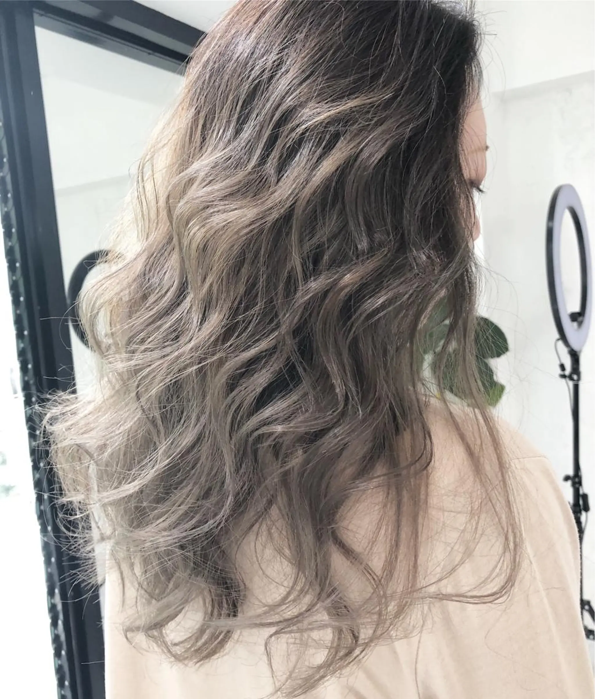 ロング カラー ショートボブ アッシュ バレイヤージュ グレージュ ハイライトカラー ヘアカラー トリートメント ヘッドスパ 韓国風×透明感カラー 髪質改善オタベシンヤのヘアスタイル