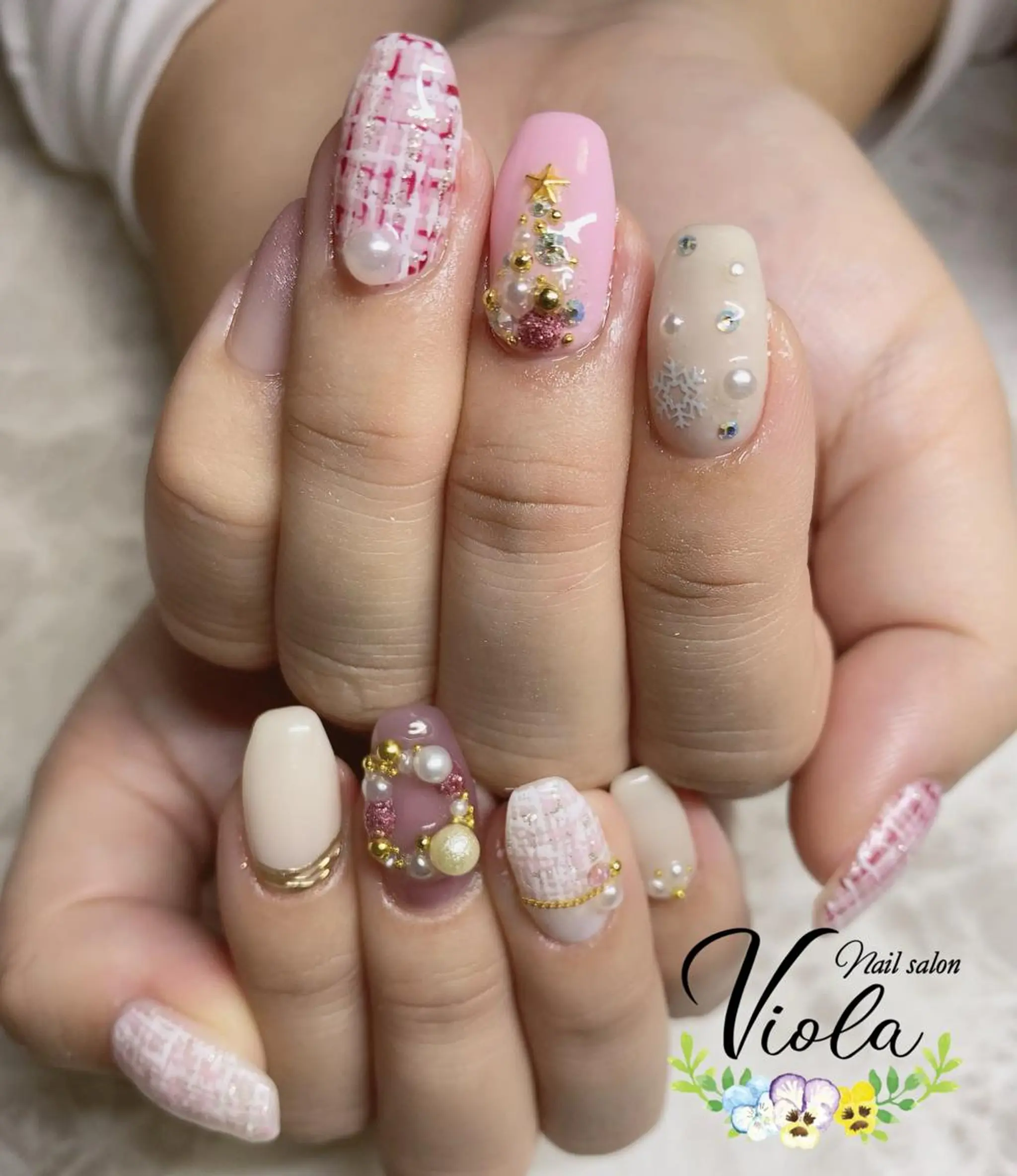 ネイル ピンク ツイードネイル 冬ネイル クリスマス ハンドネイル Nailsalon Viola所属・ネイルサロン Violaのネイルデザイン