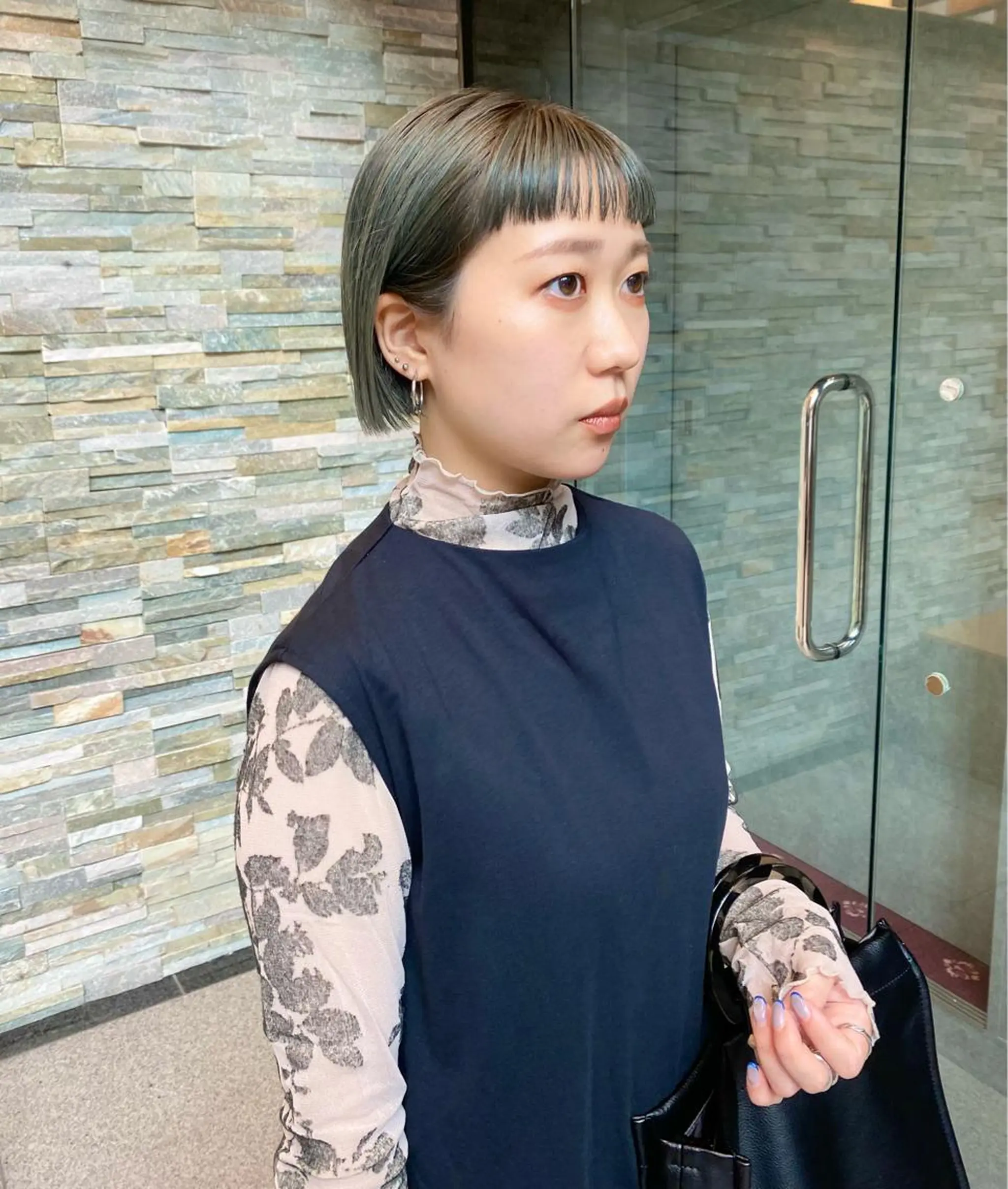 ショート カラー パーマ ヘアアレンジ デザインカラー/ボブ ブリーチカラー/ユリのヘアスタイル