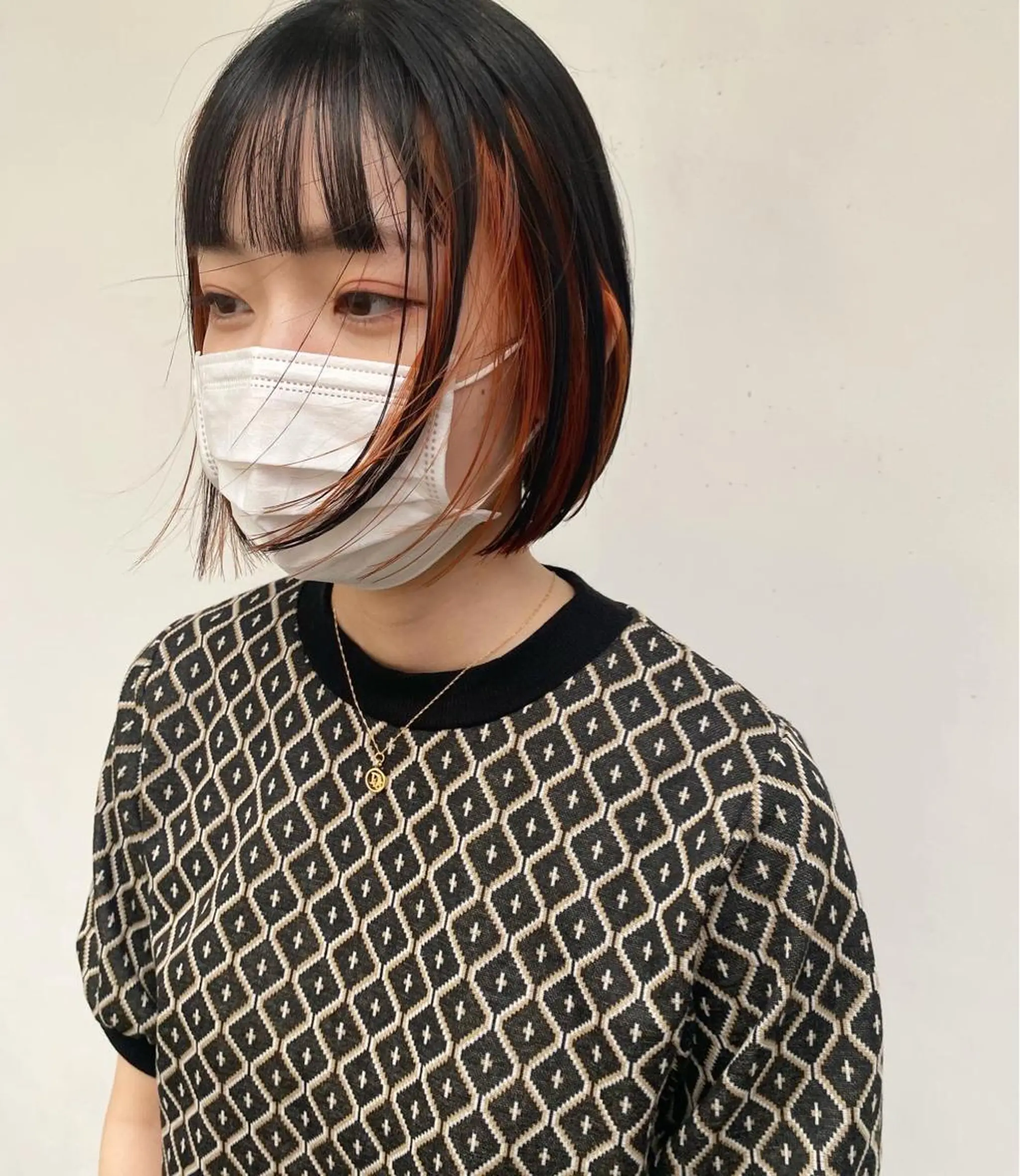 ショート カラー ブリーチ オレンジ tonari 梅田、中崎町のヘアスタイル