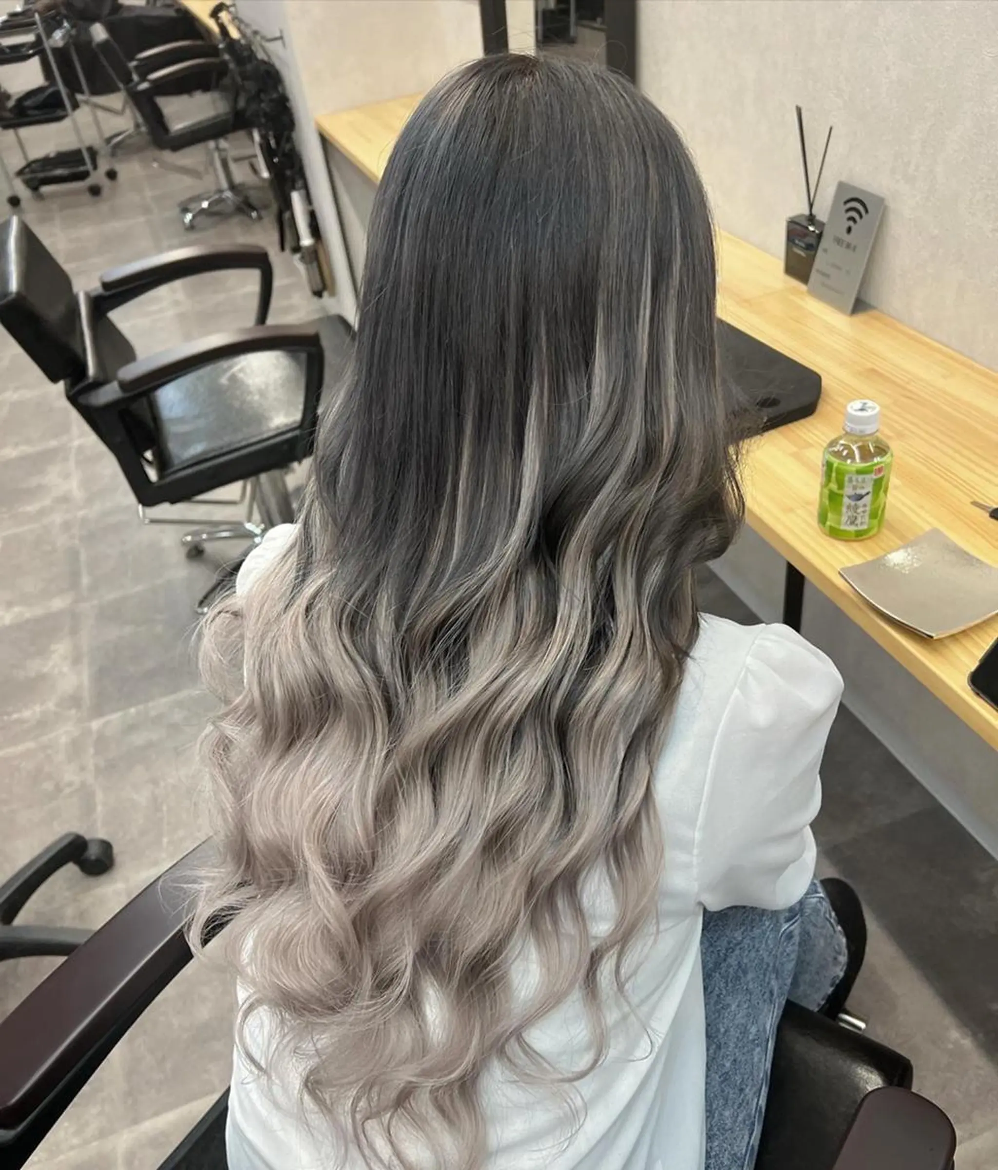 ロング ヘアアレンジ カラー ハイトーン カラーのヘアスタイル