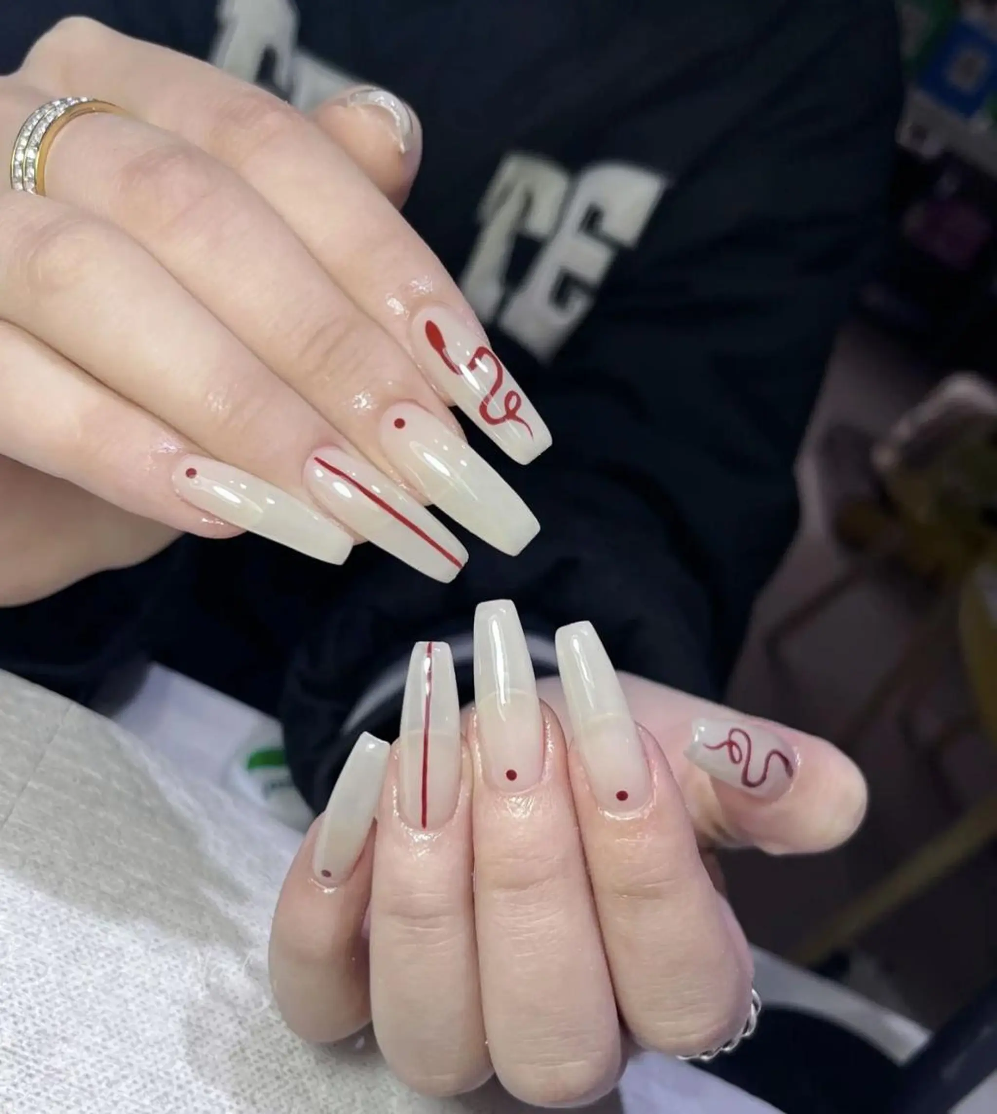 ネイル アートネイル 長さ出し ネイルチップ Queens みなみのネイルデザイン