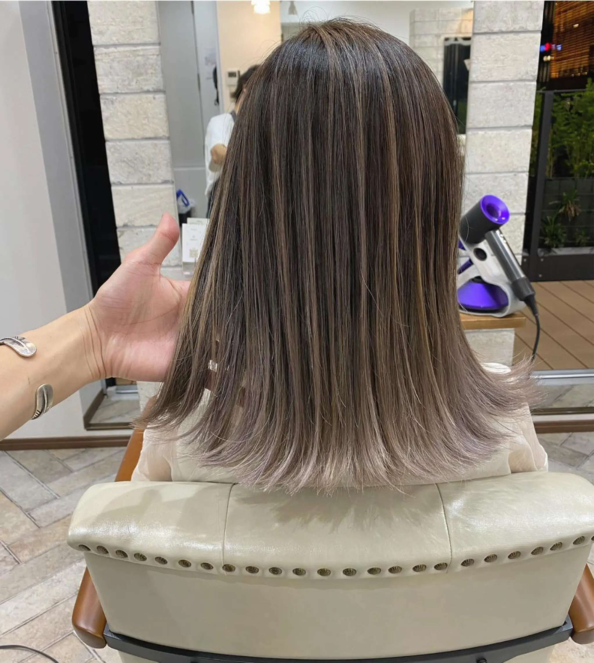 ミディアム カラー パーマ ヘアアレンジ ネイル マツエク・マツパ カット ヘアカラー ハイライト、レイヤー カット/西梅田/中西のヘアスタイル