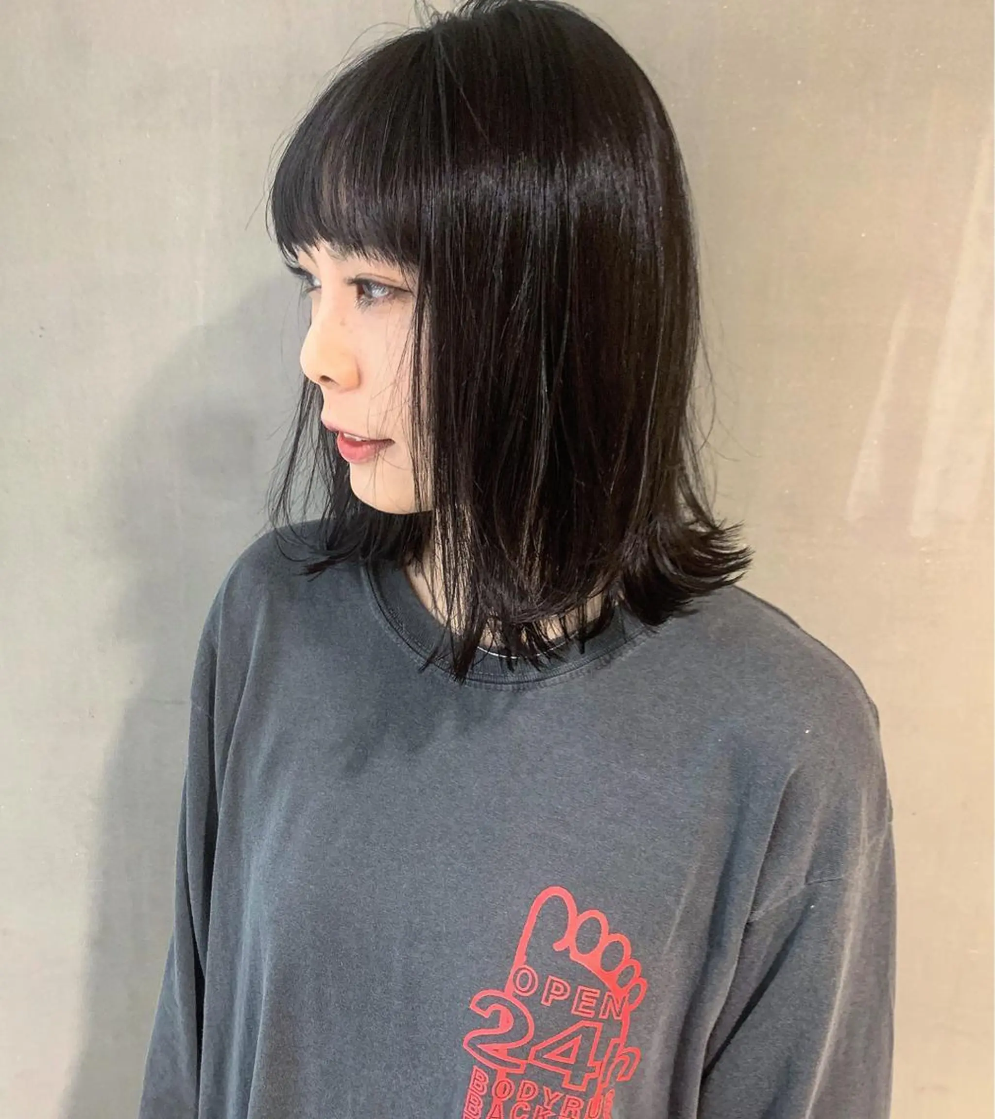 ミディアム カラー 黒髪 ボブ ウルフレイヤーカット /チヒロのヘアスタイル