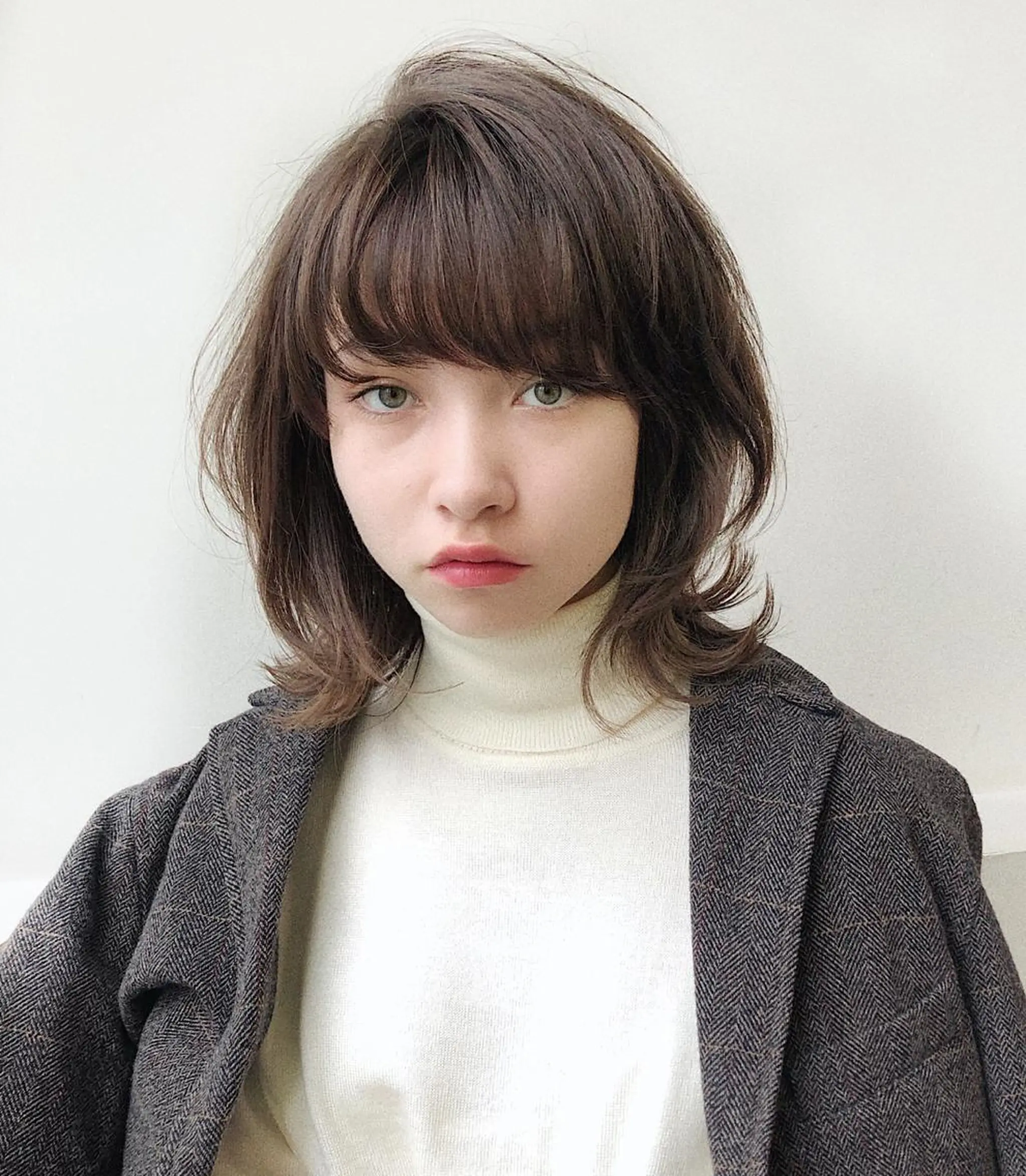 ミディアム カラー 切りっぱなしボブ ショートボブ ミディアムパーマ ボブ 外ハネヘア 徳本 駿太のヘアスタイル