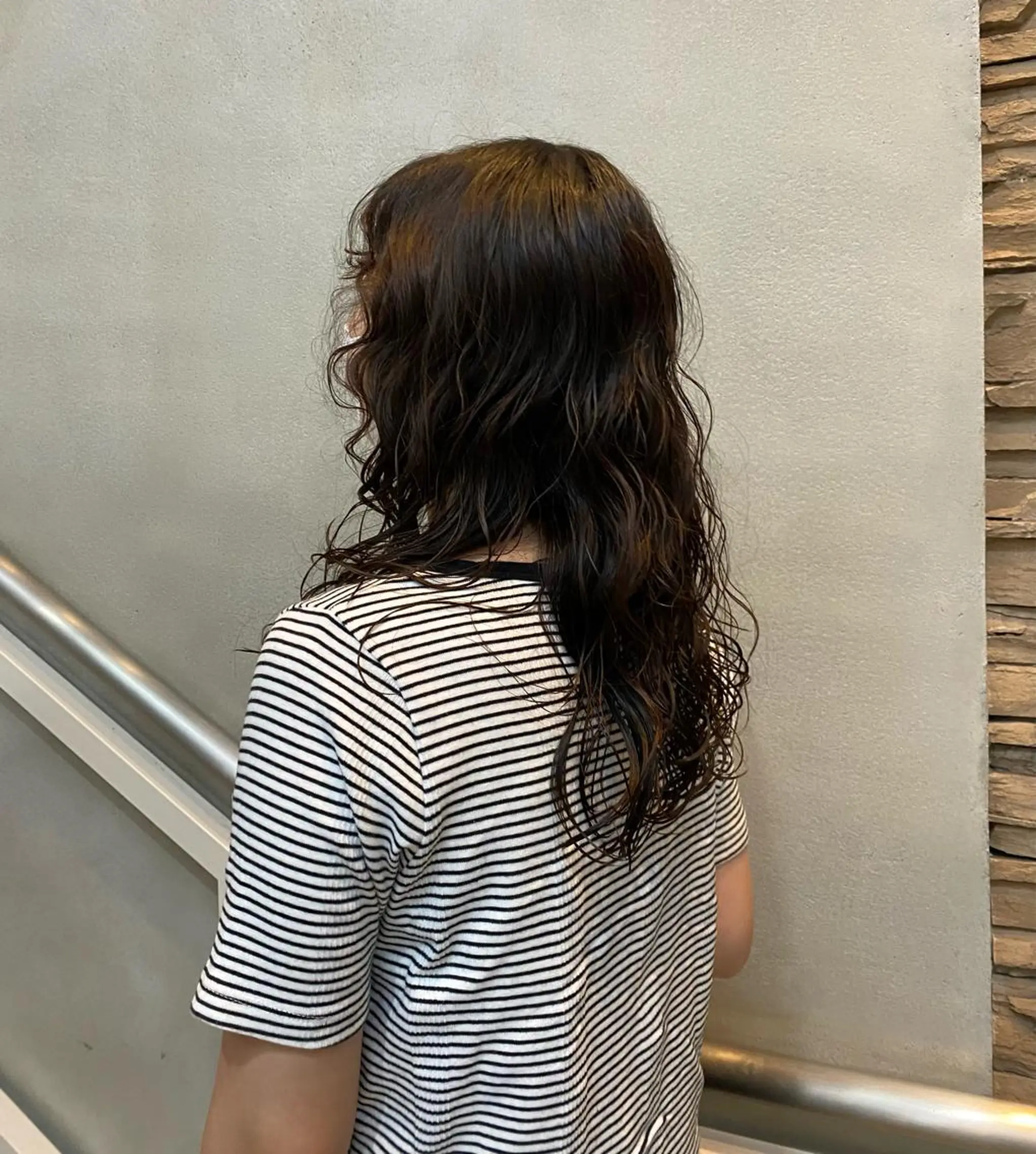 ロング パーマ レイヤーカット ロング カット トリートメント ウルフカット 811 大阪梅田 ウルフのヘアスタイル