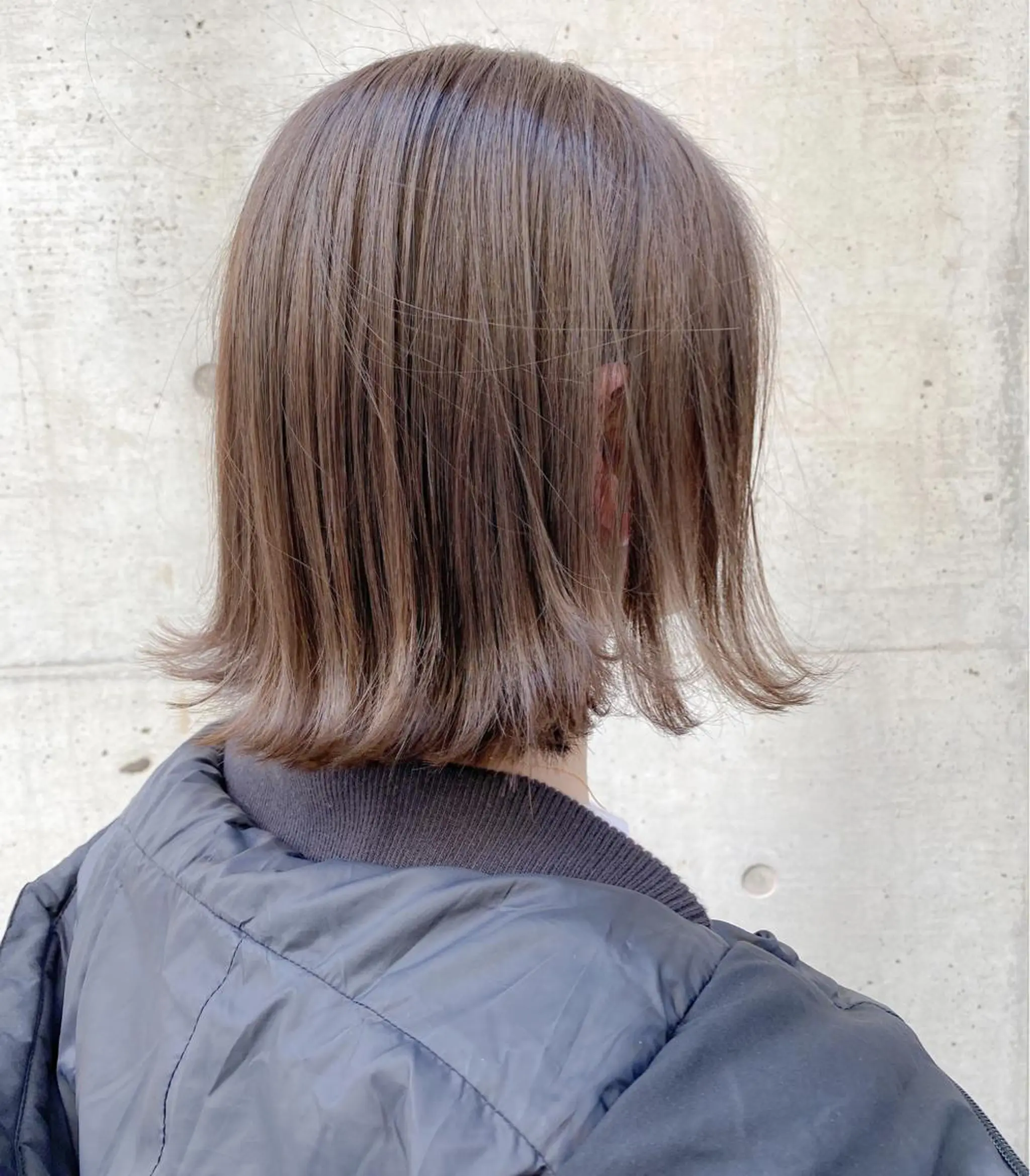 ミディアム カラー グレージュ イルミナカラー シルバー シルバーグレージュ 【透明感、艶髪】西村 有司のヘアスタイル