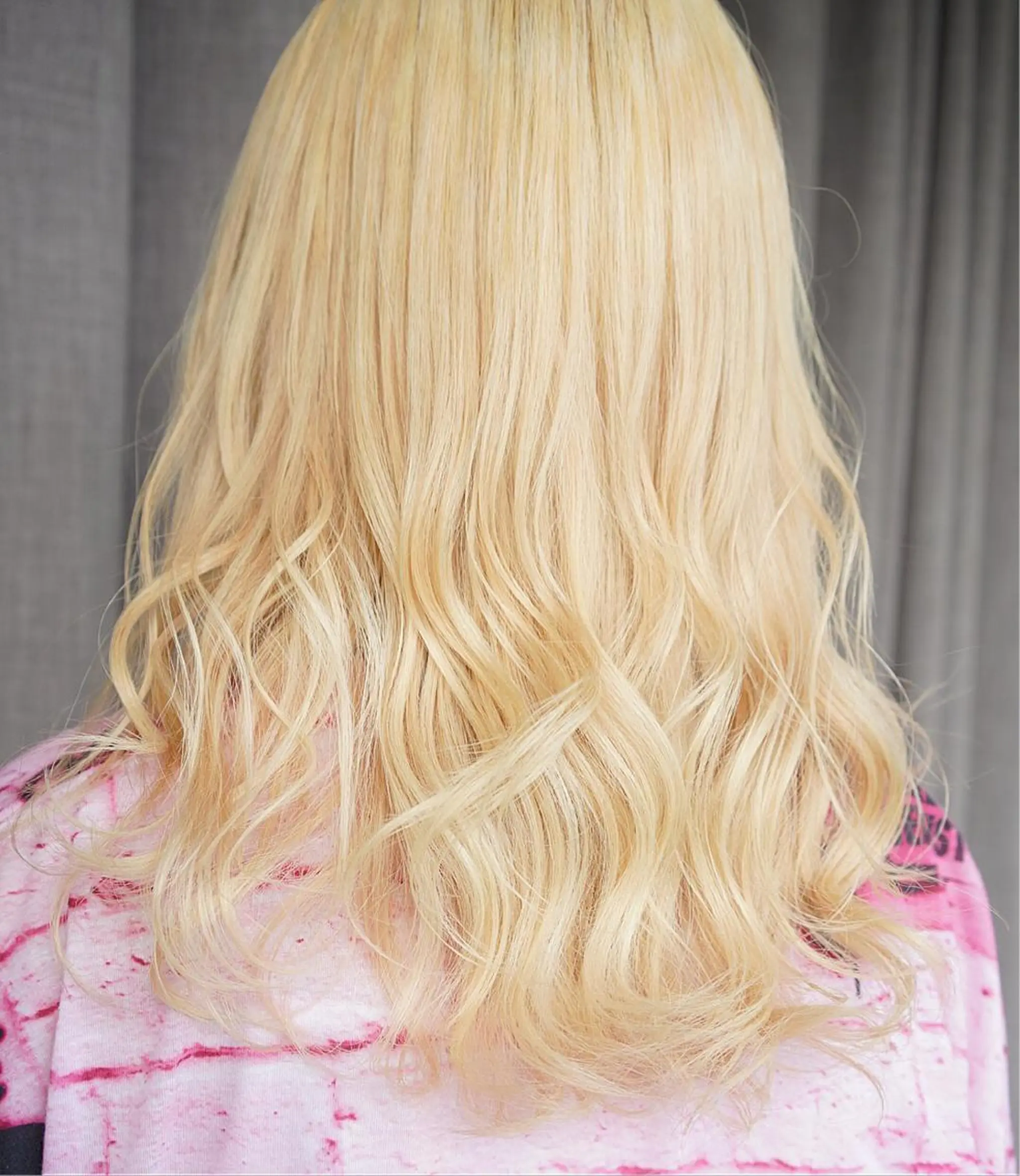 セミロング カラー ブロンド ヘアカラー トリートメント ハイトーン/レイヤー /ケアブリーチ石川治のヘアスタイル