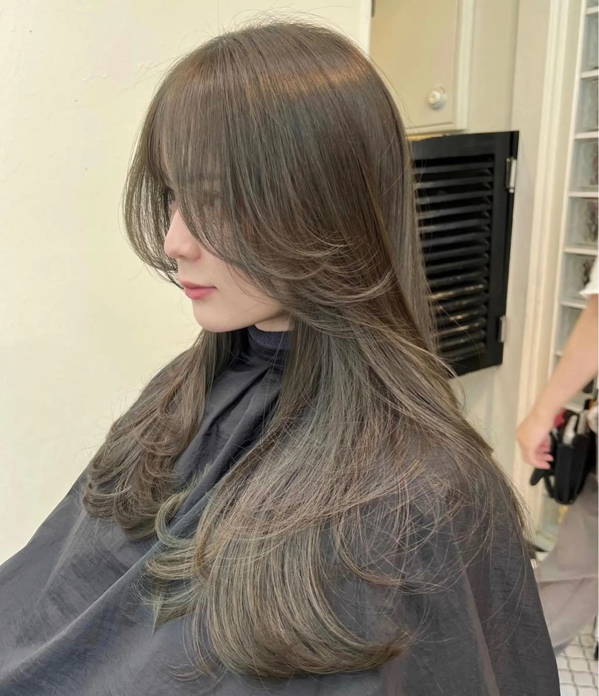 ロング カラー ベージュカラー 黒髪 ブリーチ ブルーカラー ブルーブラック 韓国レイヤー🇰🇷 🤍🎀honokaのヘアスタイル