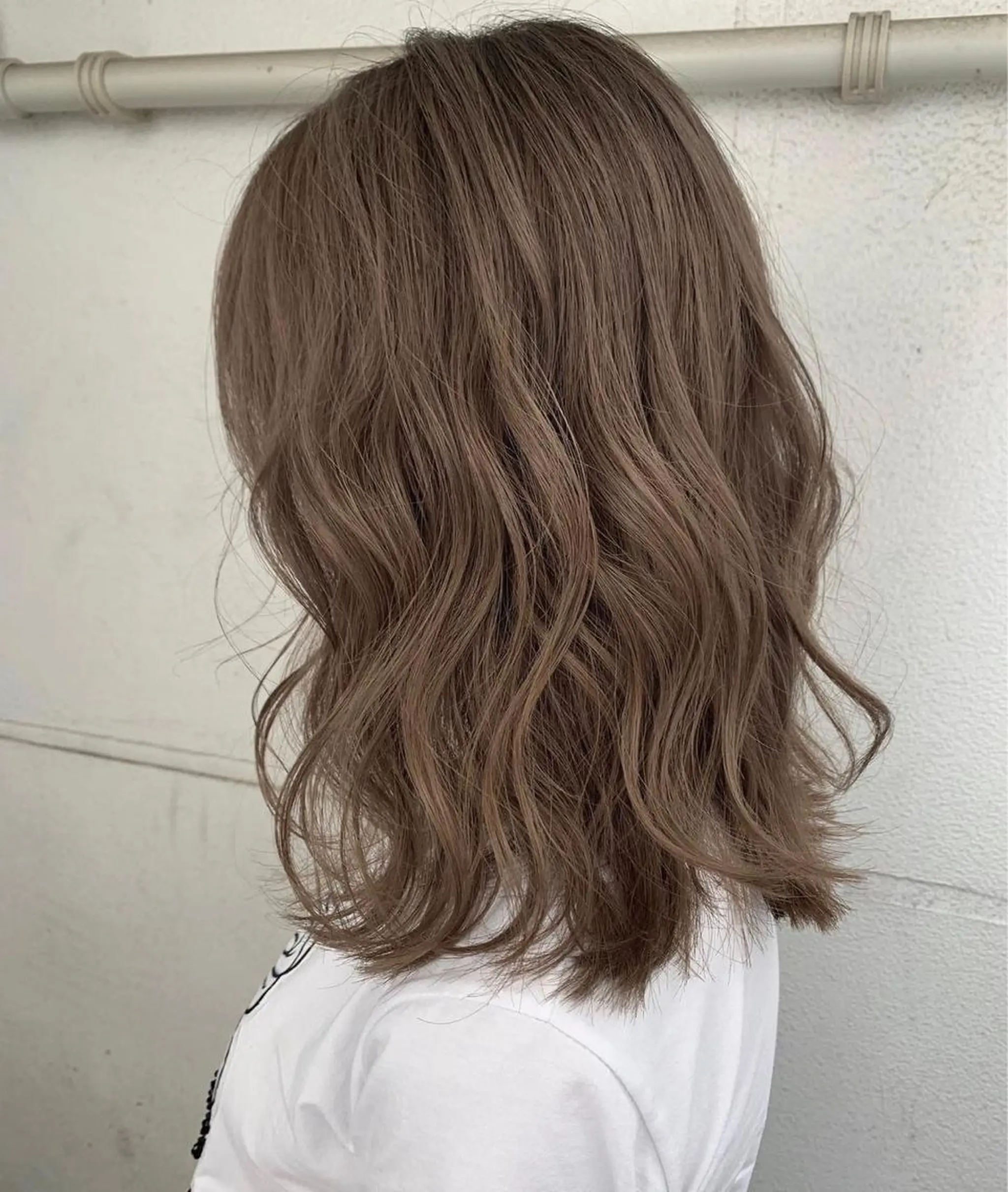 セミロング カラー ベージュカラー ブリーチ 透明感カラー ハイライトカラー ピンクカラー カット ヘアカラー トリートメント 福西 洋斗のヘアスタイル