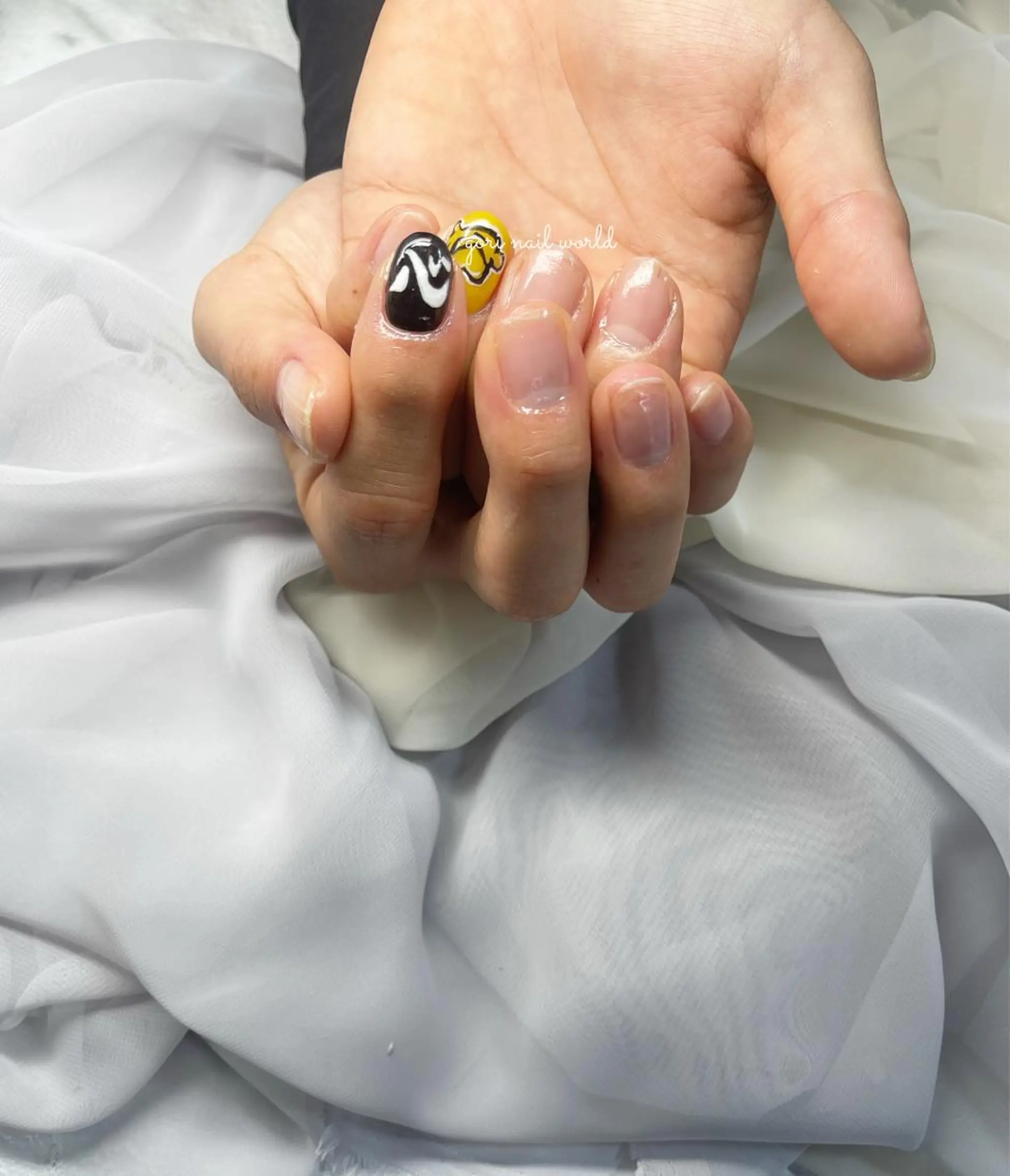 ネイル ショートネイル 夏ネイル 𝐠𝐨𝐫𝐢 𝐧𝐚𝐢𝐥のネイルデザイン