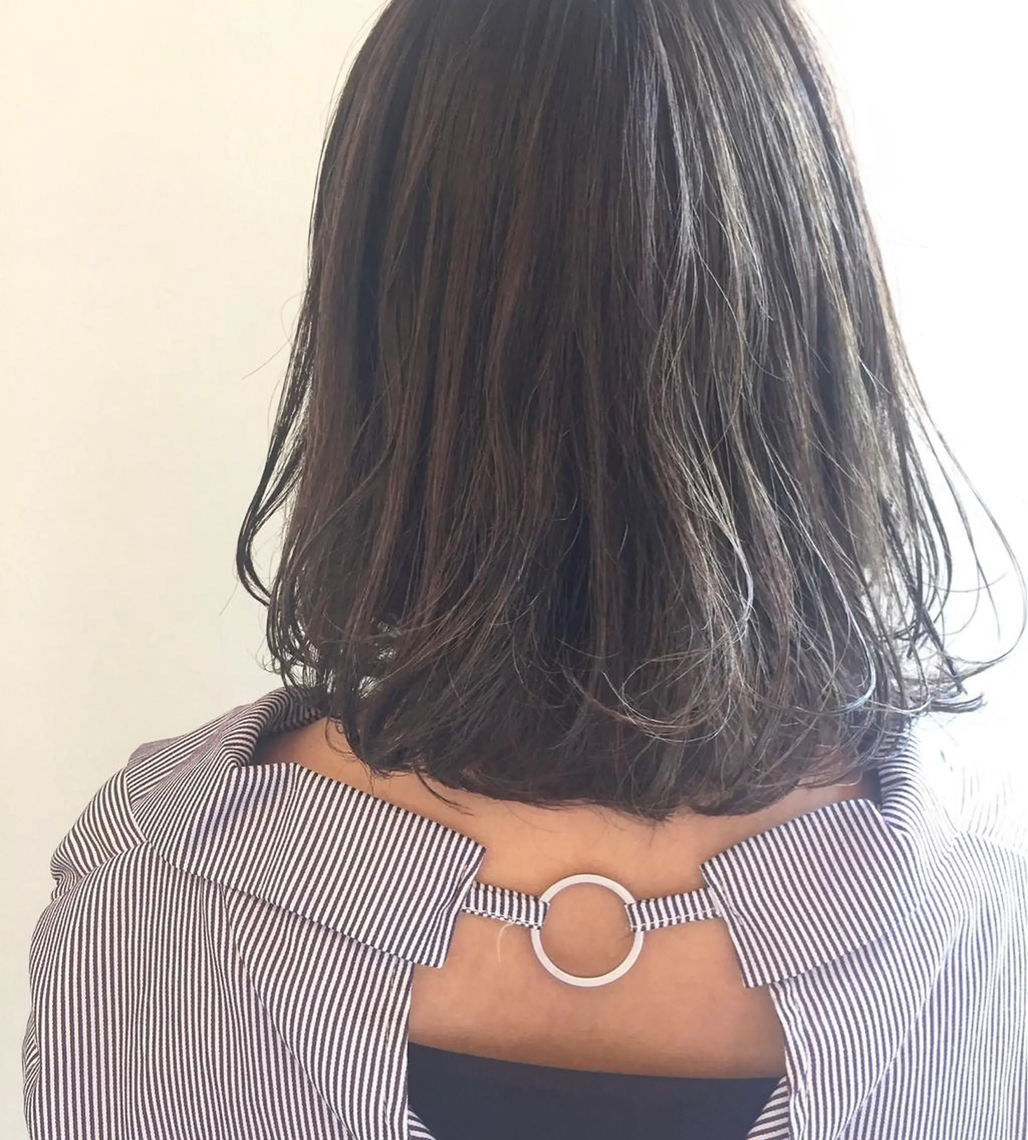 ミディアム カラー グレージュ ハイライトカラー ハイライト カット ヘアカラー 齋藤 咲のヘアスタイル