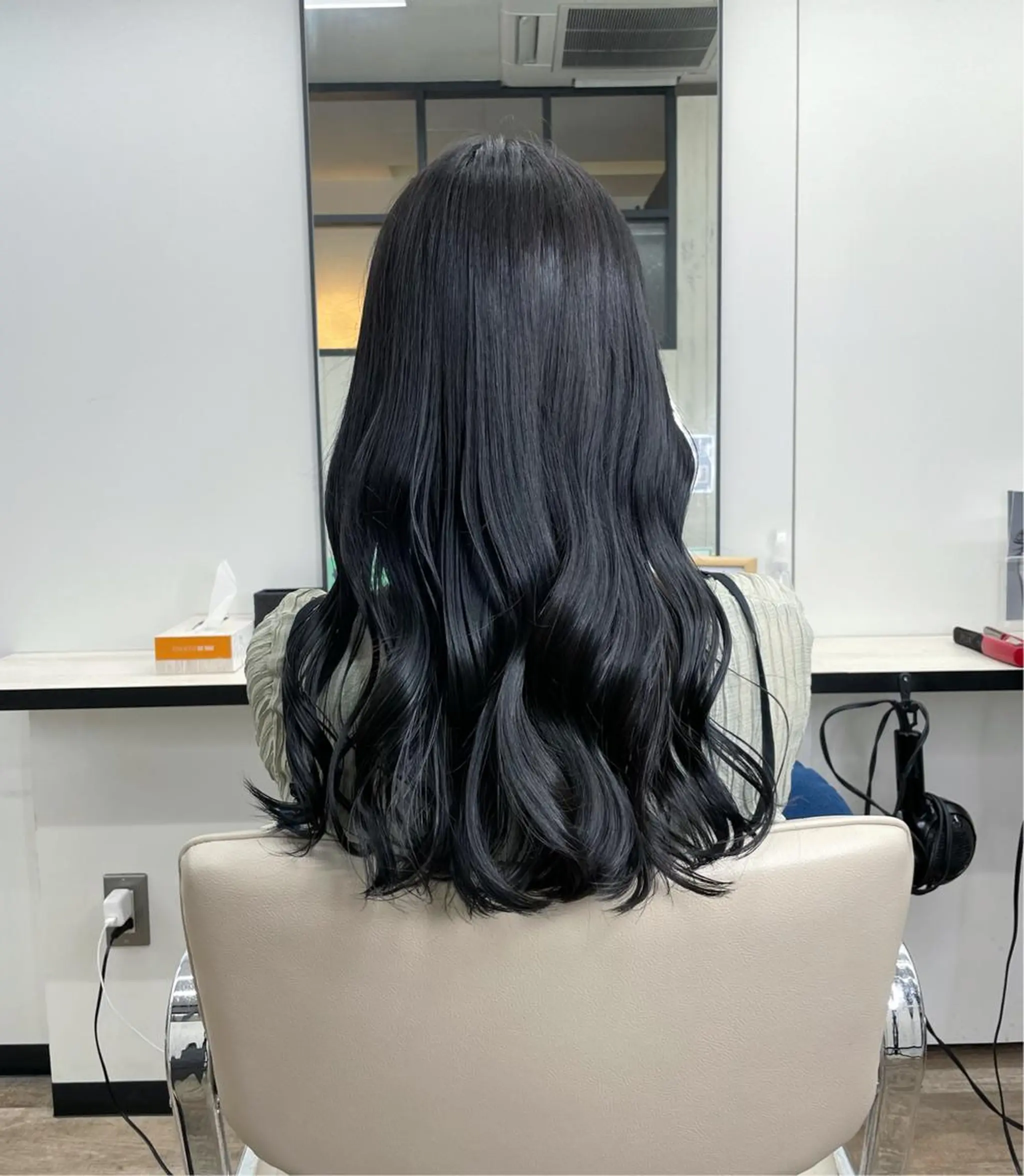 セミロング カラー 黒髪 ブルーカラー ブルーブラック ヘアカラー トリートメント 栄/久屋大通り/韓国 /透明感/横山🩵のヘアスタイル