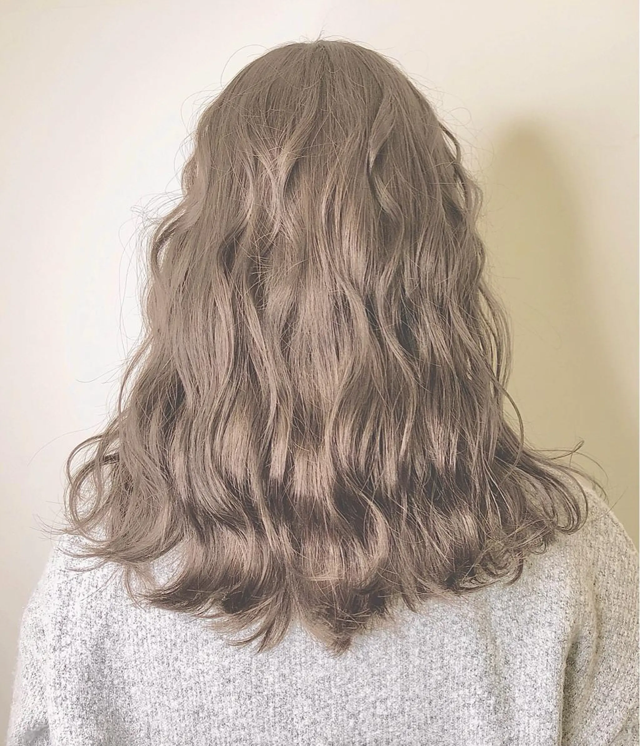 セミロング カラー ベージュカラー ダブルカラー ミルクティーベージュ メンズ レイヤー ウルフ 弓木啓輔のヘアスタイル