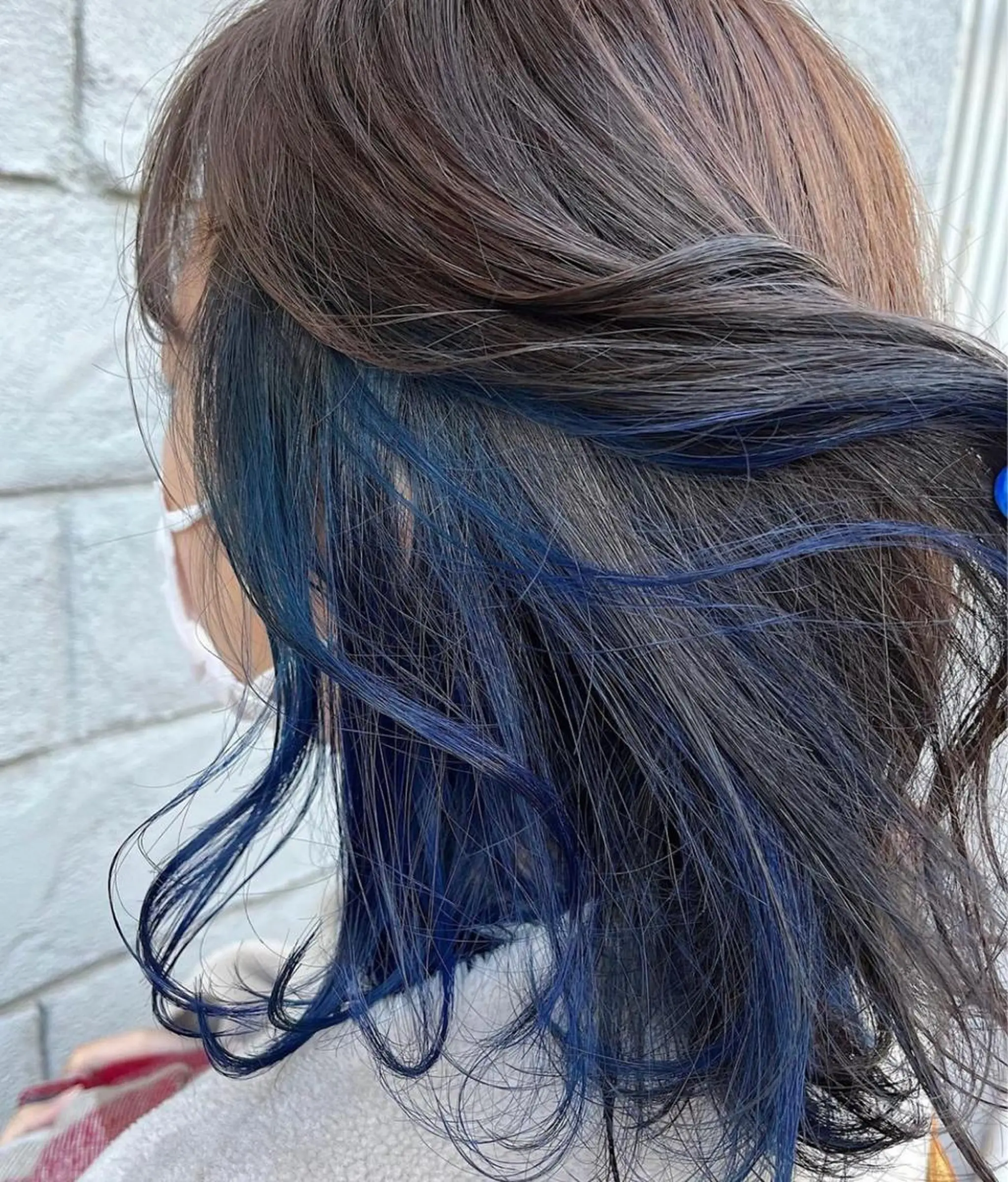 カラー ブリーチ ブルーカラー インナーカラー ブリーチなしカラー 大賀 チサトのヘアスタイル