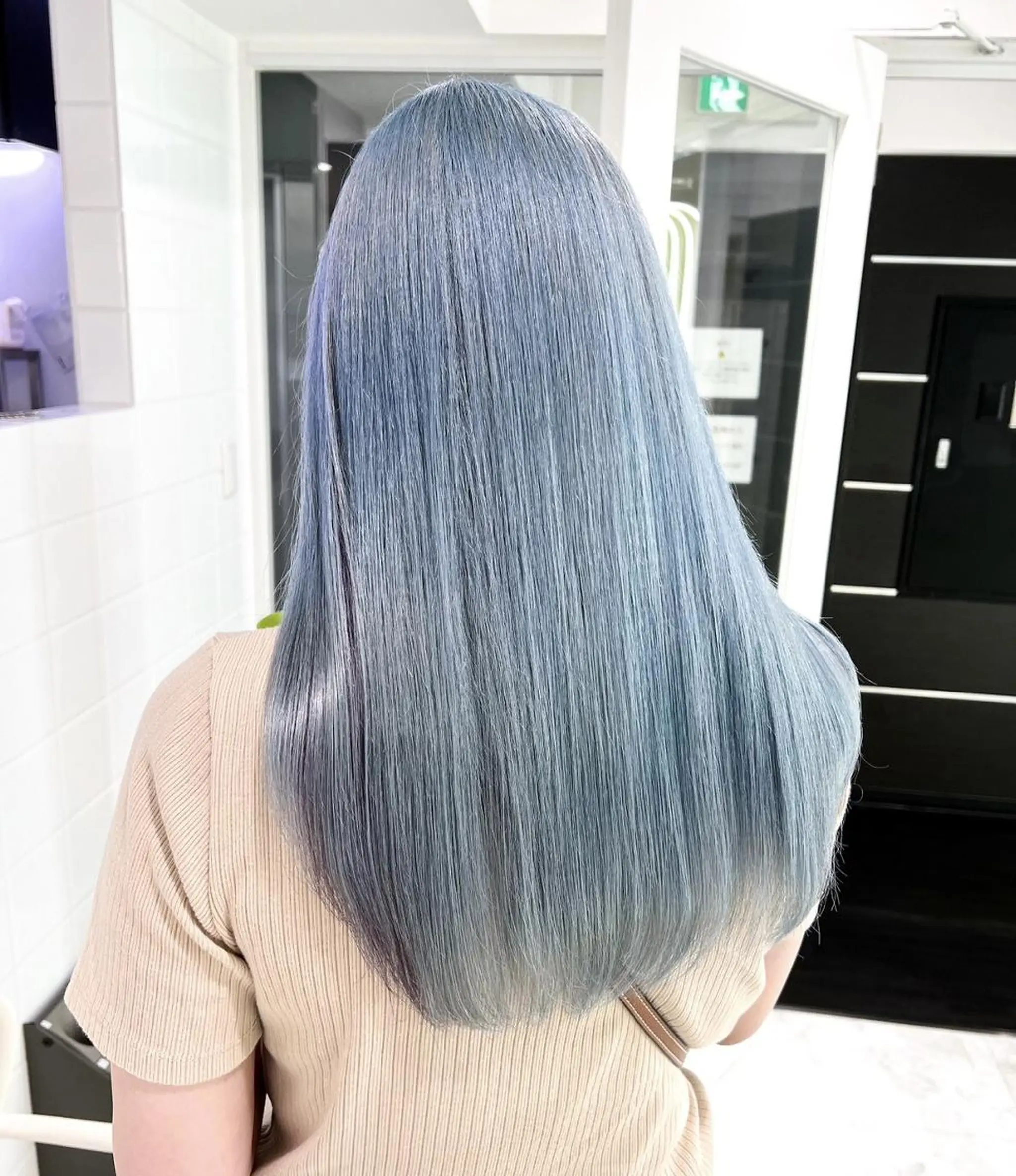 セミロング ヘアカラー トリートメント 🤍ハイトーン寒色 🤍MADOKAのヘアスタイル