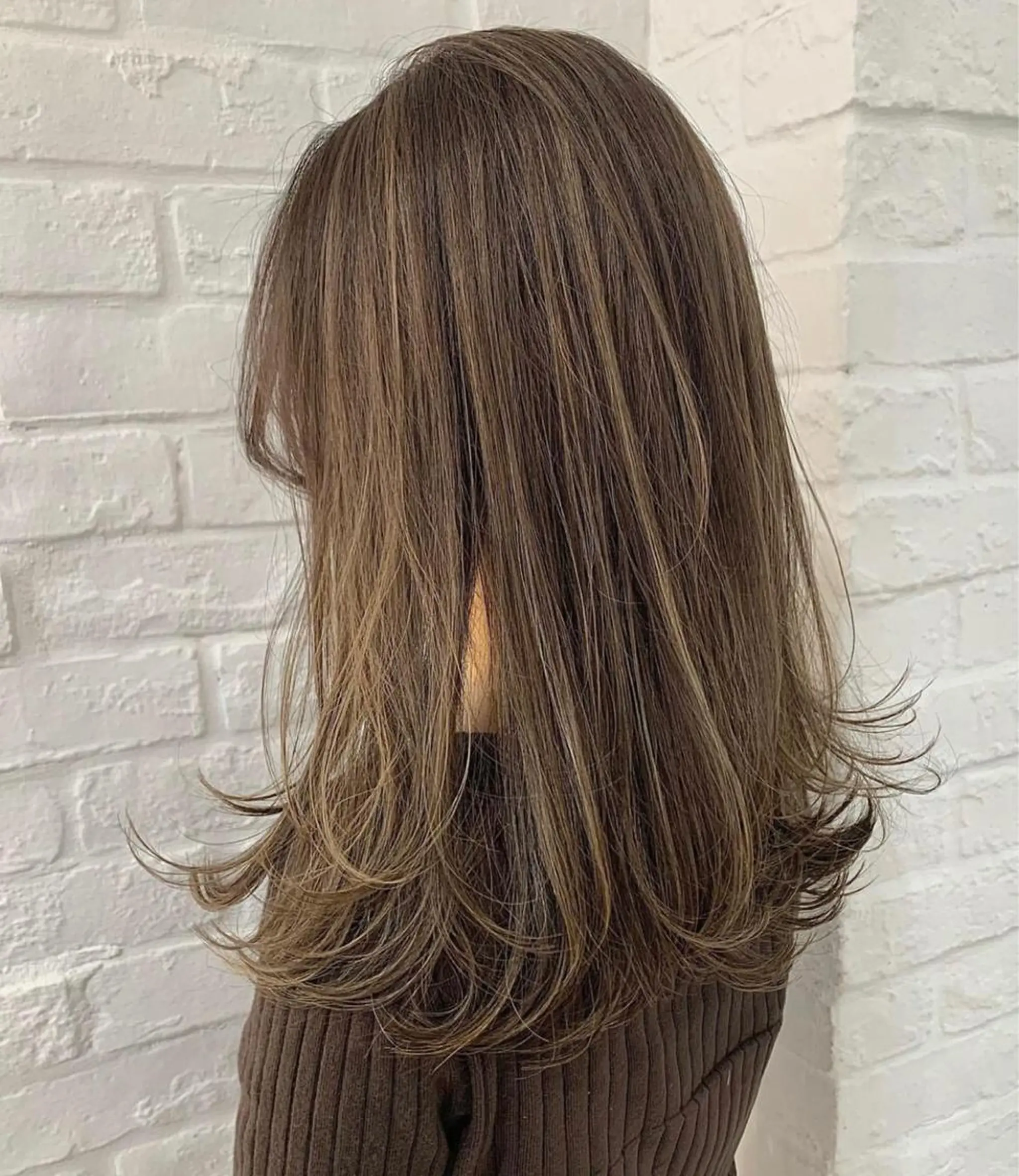 セミロング カラー 🧸SAKI🎀 韓国レイヤーのヘアスタイル