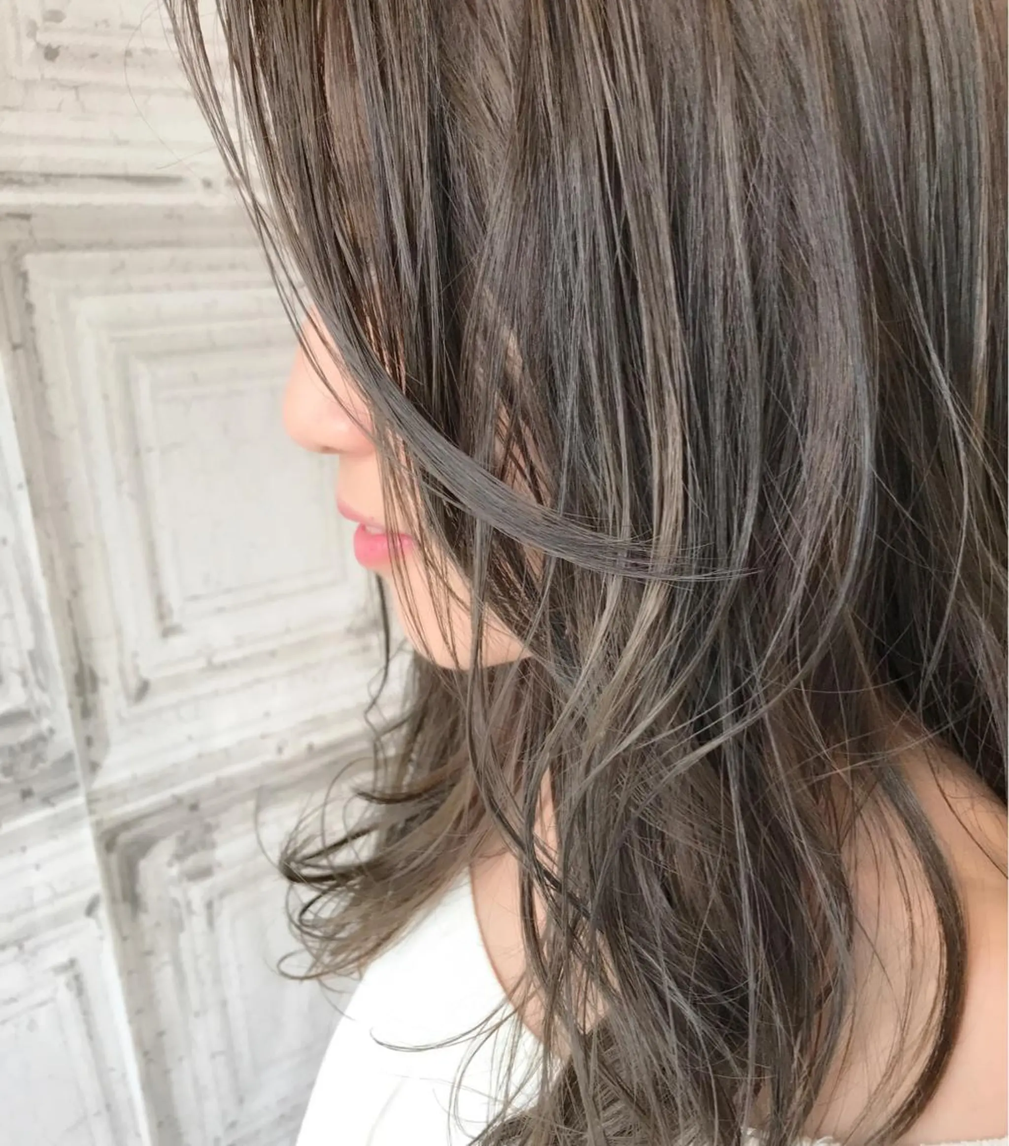 セミロング カラー アッシュ アッシュグレー ブリーチ 透明感カラー ハイトーンカラー 日比 貴大/ minim hairのヘアスタイル