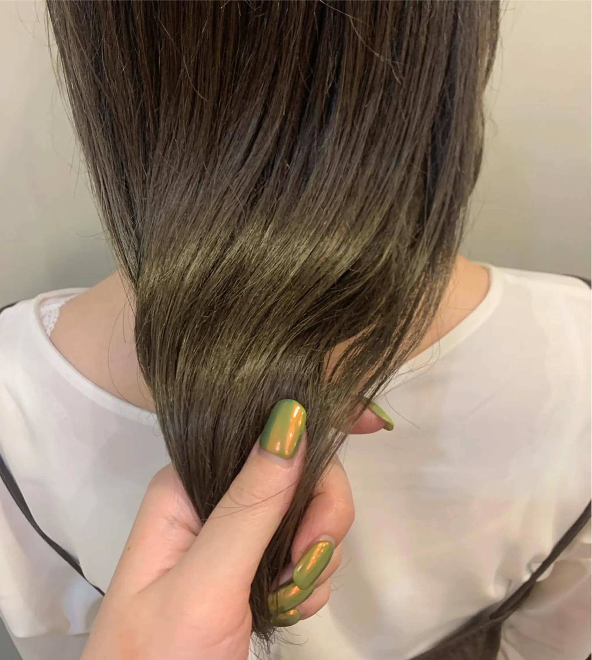 セミロング カラー ベージュカラー 透明感カラー オリーブベージュ mir MIYUのヘアスタイル