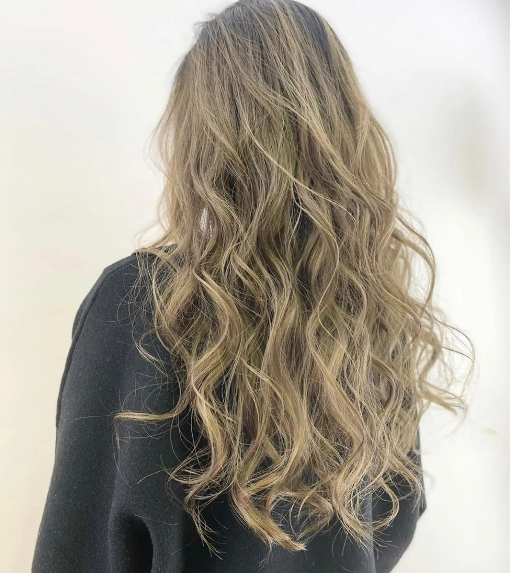 ロング アダチ コウスケのヘアスタイル