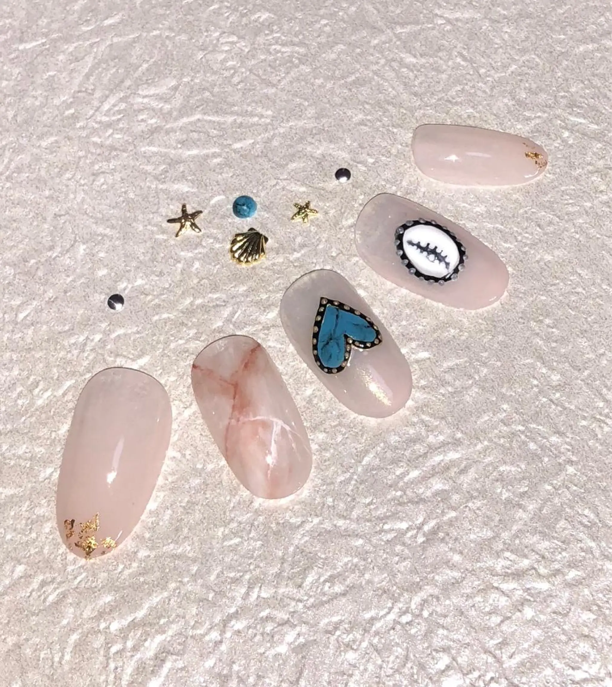 ネイル ゴールド 大理石ネイル(マーブル) シルバー ストーンネイル 夏ネイル ハンドネイル 遊津 美来のネイルデザイン