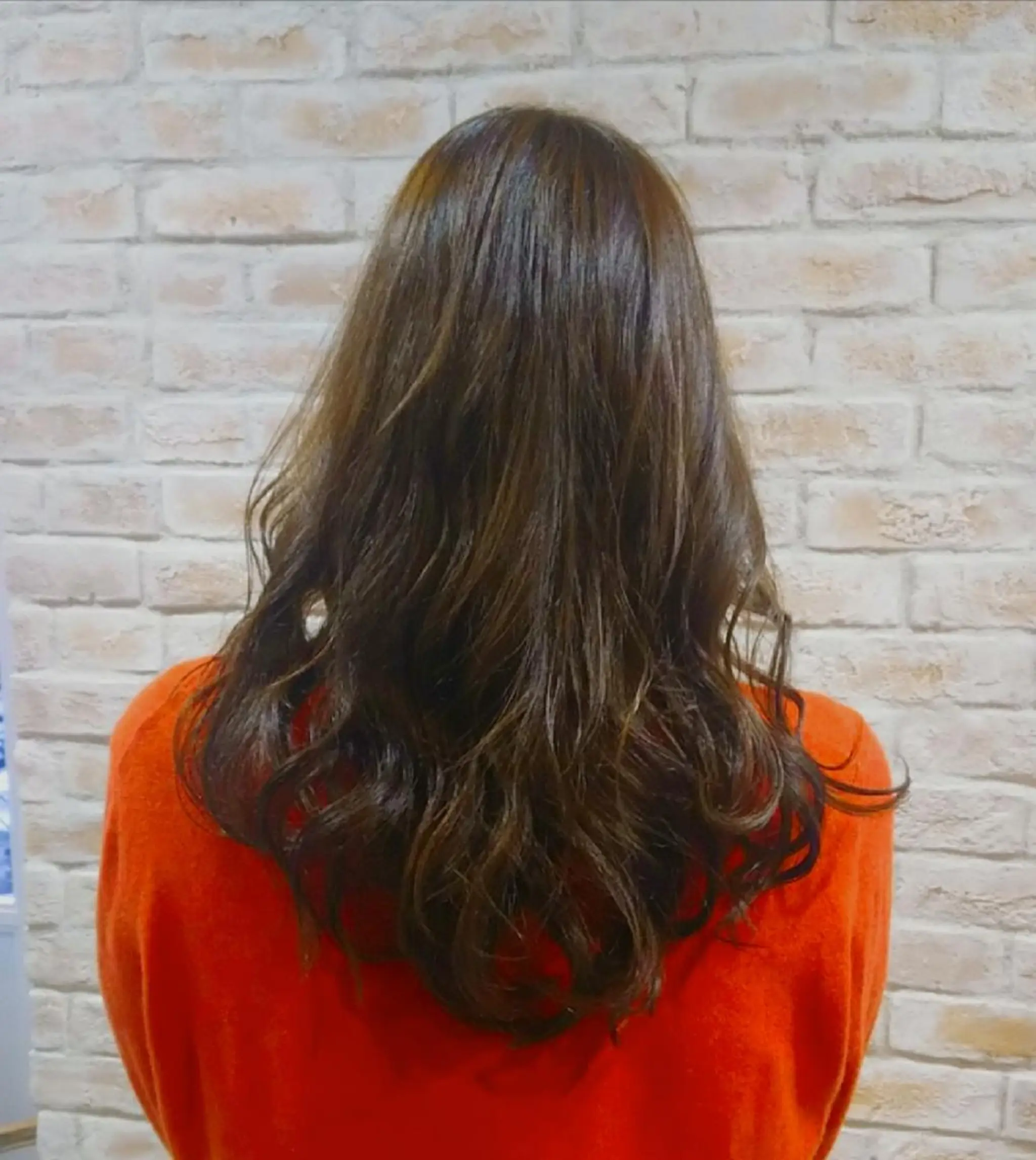 ロング カラー グレージュ 赤松 摩美のヘアスタイル