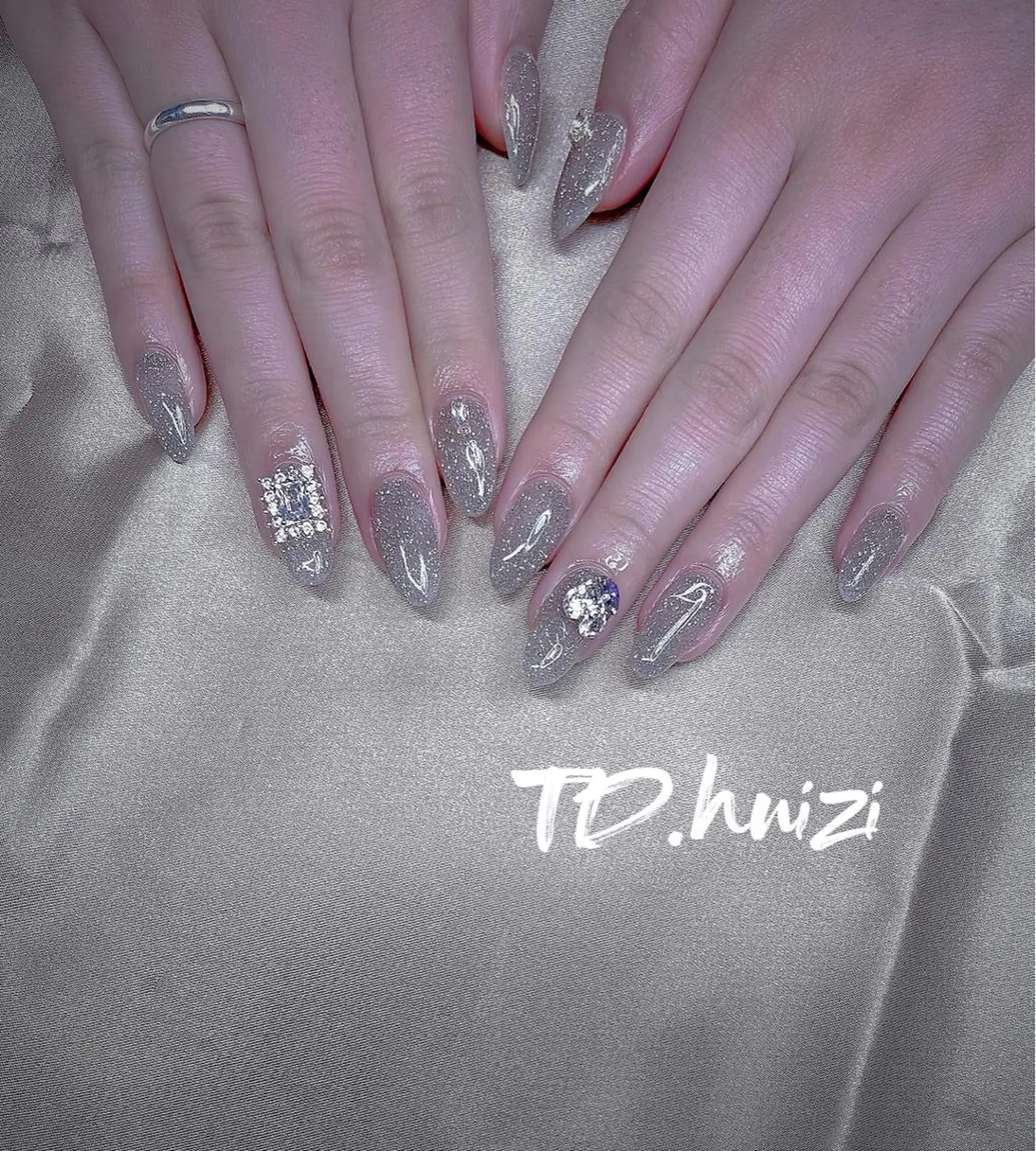 ミディアム めぐみのネイルサロン スタッフ練習のネイルデザイン