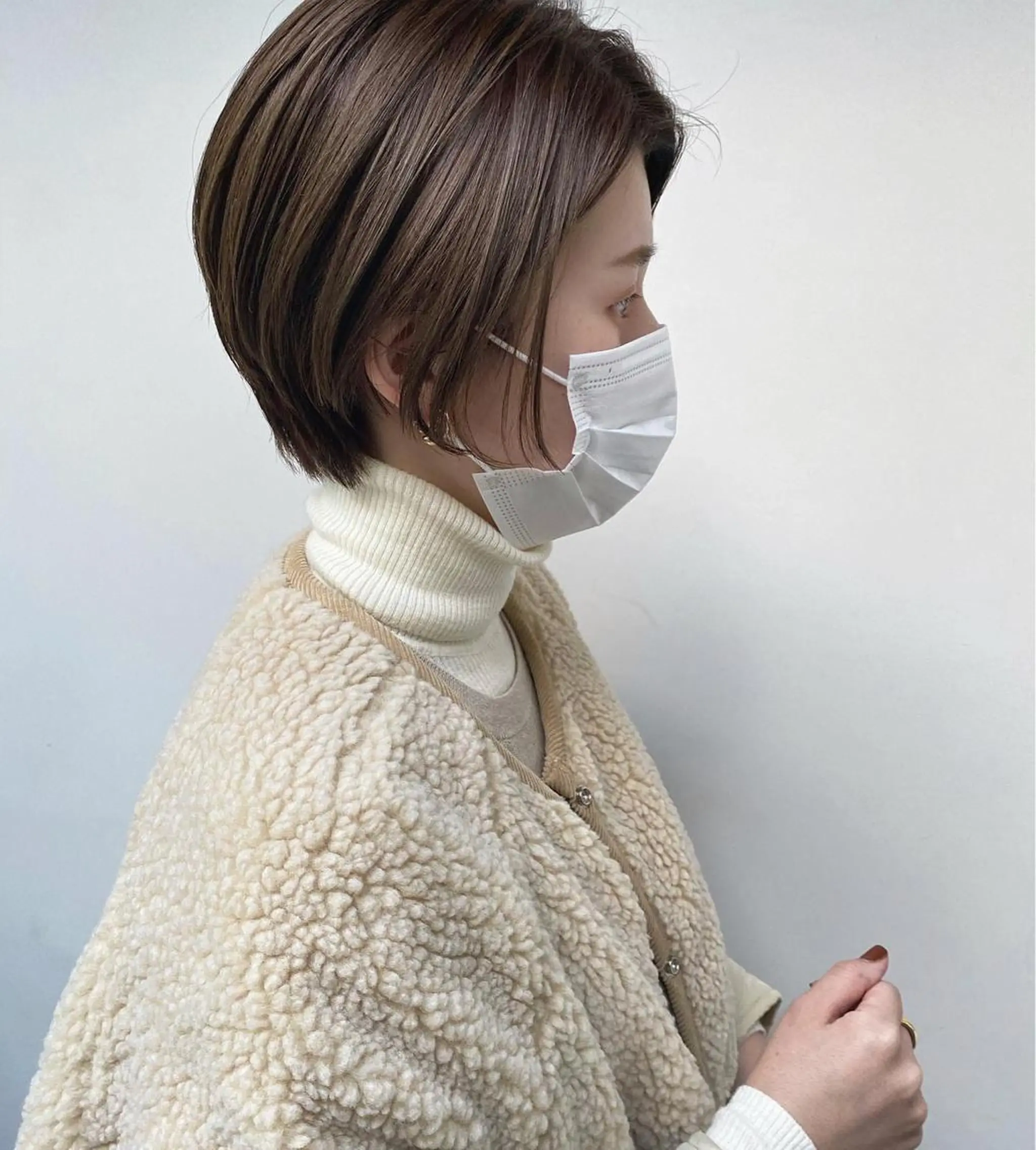 ショート カラー ブリーチ グレージュ ショートヘア tonari 梅田、中崎町のヘアスタイル