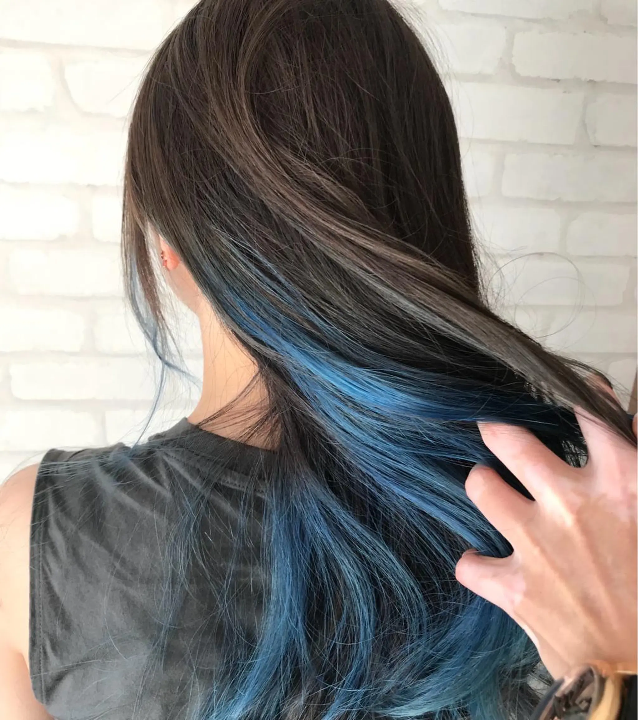 ロング カラー アッシュ アッシュブラウン ブルーカラー ブラウンカラー ヘアカラー トリートメント ココテラス メンズカットのヘアスタイル