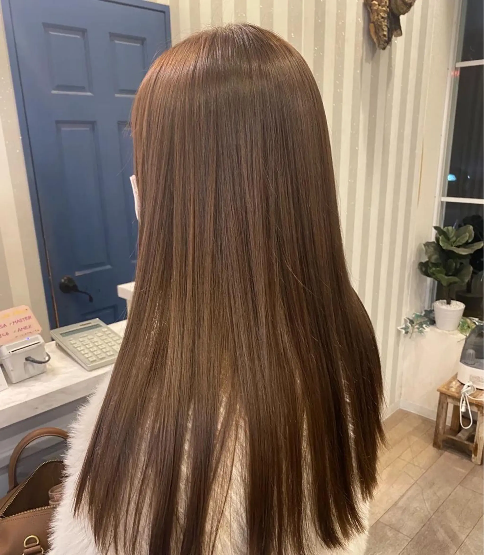 ロング カラー ベージュカラー ブリーチ 佐藤 優衣のヘアスタイル