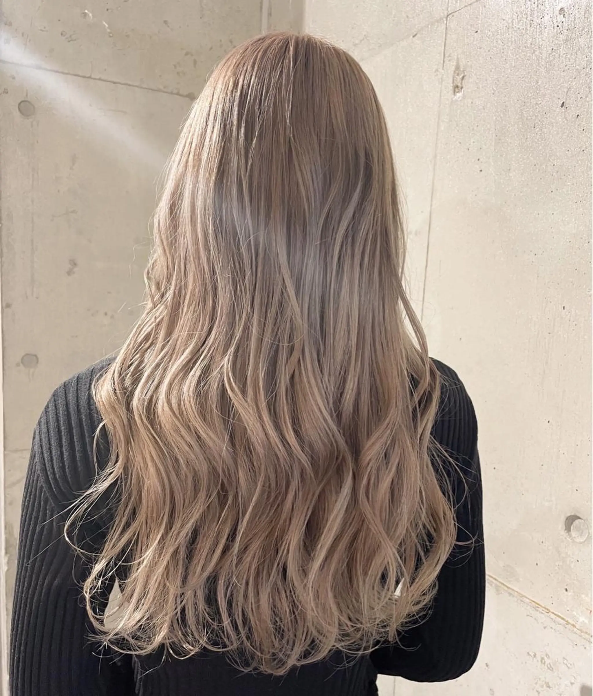 ロング カラー バレイヤージュ ブリーチ ブロンド ケアブリーチ ハイライトカラー ヘアカラー トリートメント lani ブリーチ /ダブルカラーのヘアスタイル